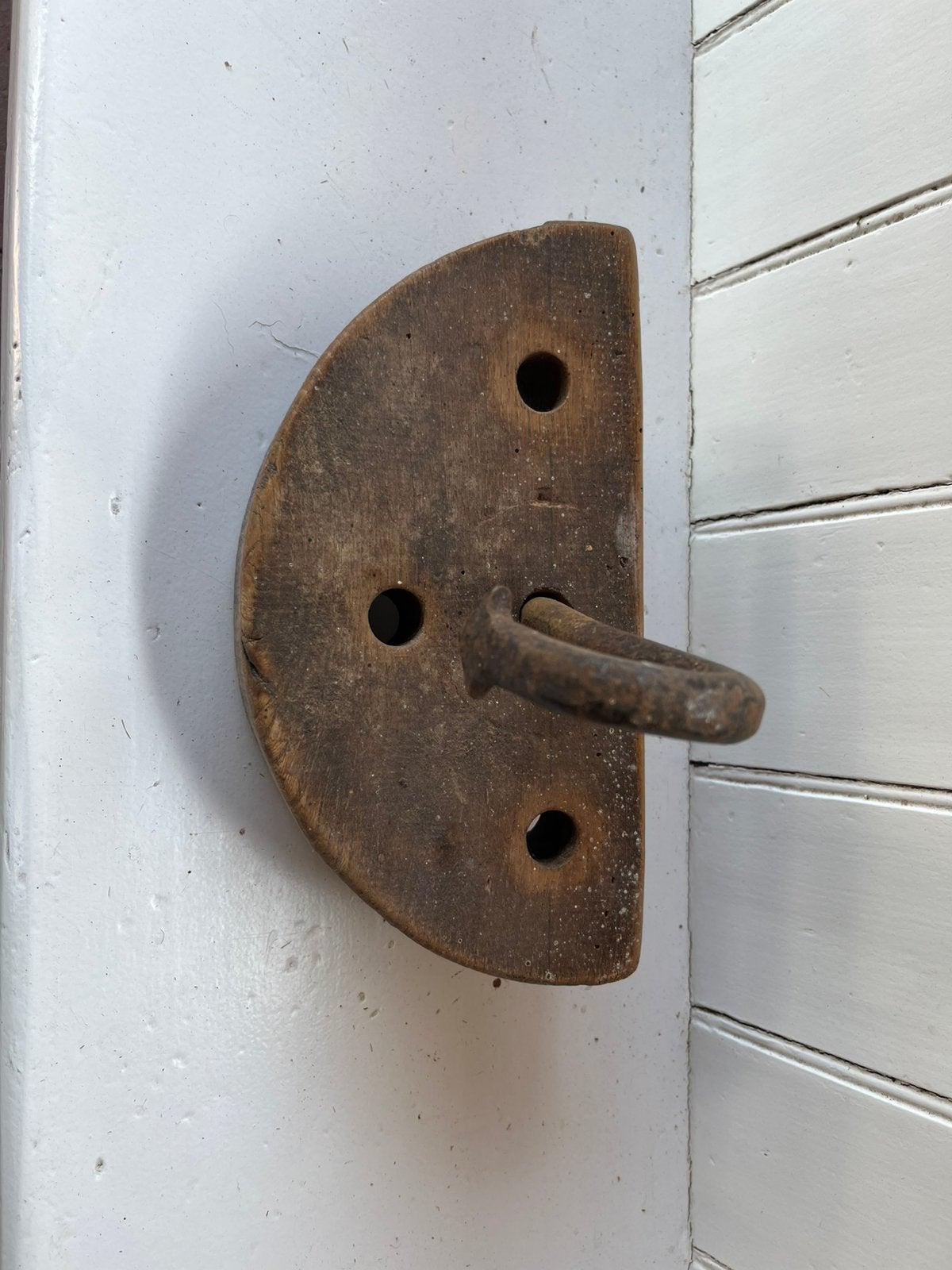 Antieke houten schijfblok met een ijzeren haak met 3 gaten, Ophalen of Verzenden