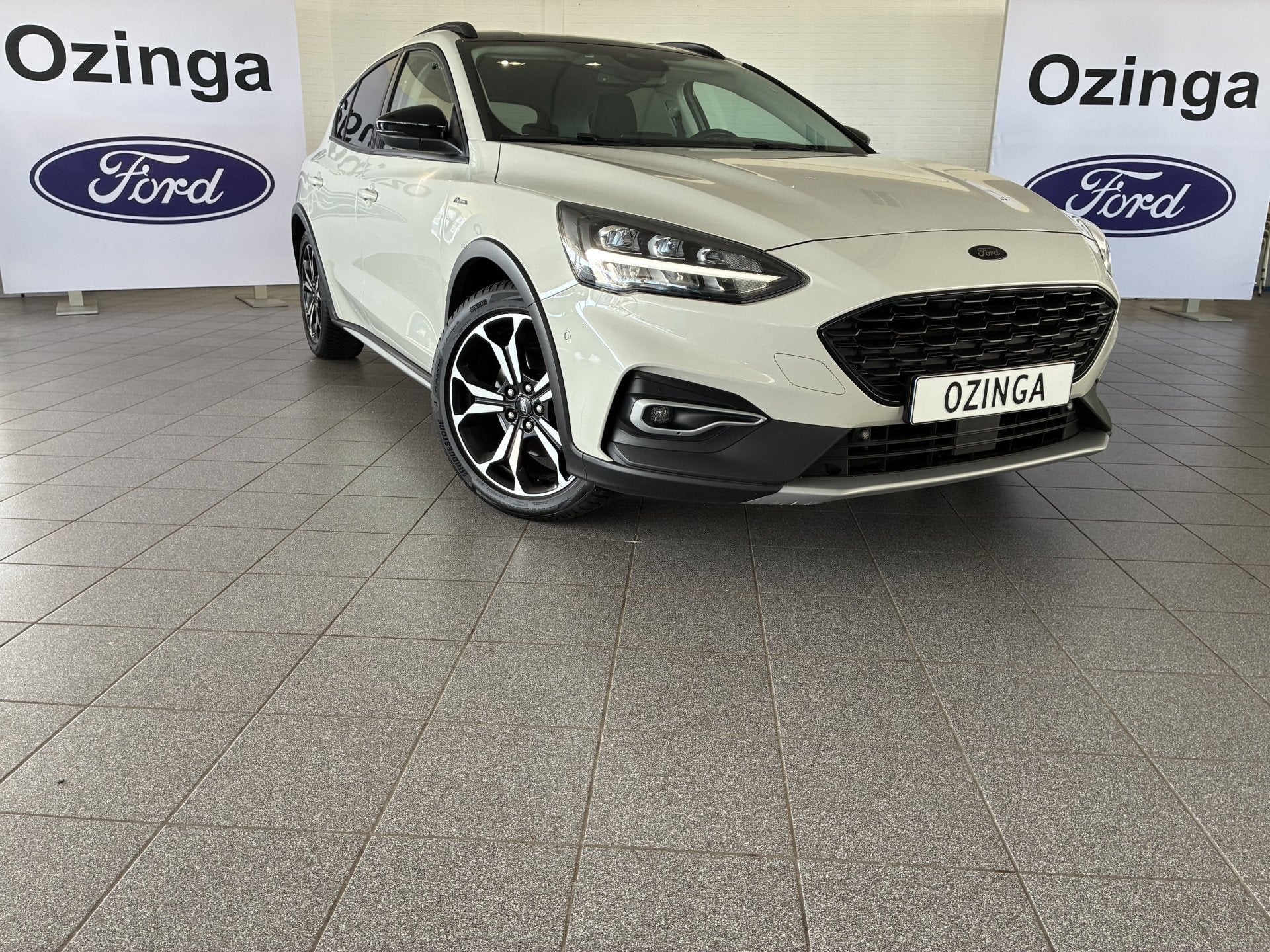 Ford Focus EcoBoost Active Business-Hoge instap!bomvol winte, Auto's, Ford, Gebruikt, Euro 6, Automatische klimaatregeling, Wit