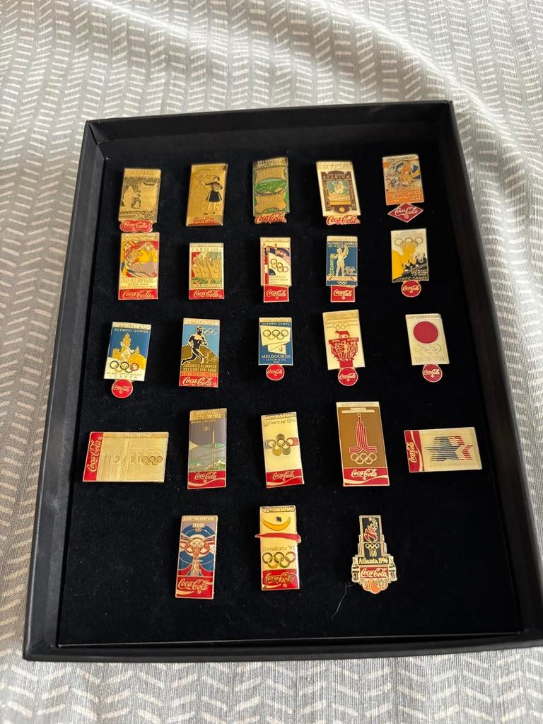Speldjes Olympische Spelen Coca-Cola 1896-1996, Verzamelen, Speldjes, Pins en Buttons, Ophalen of Verzenden, Zo goed als nieuw