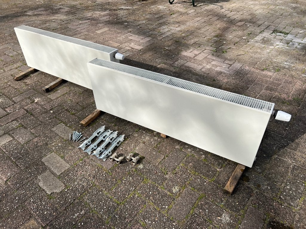 Twee Radson radiatoren met vlakke voorkant, Ophalen, 30 tot 80 cm, Radiator, Zo goed als nieuw