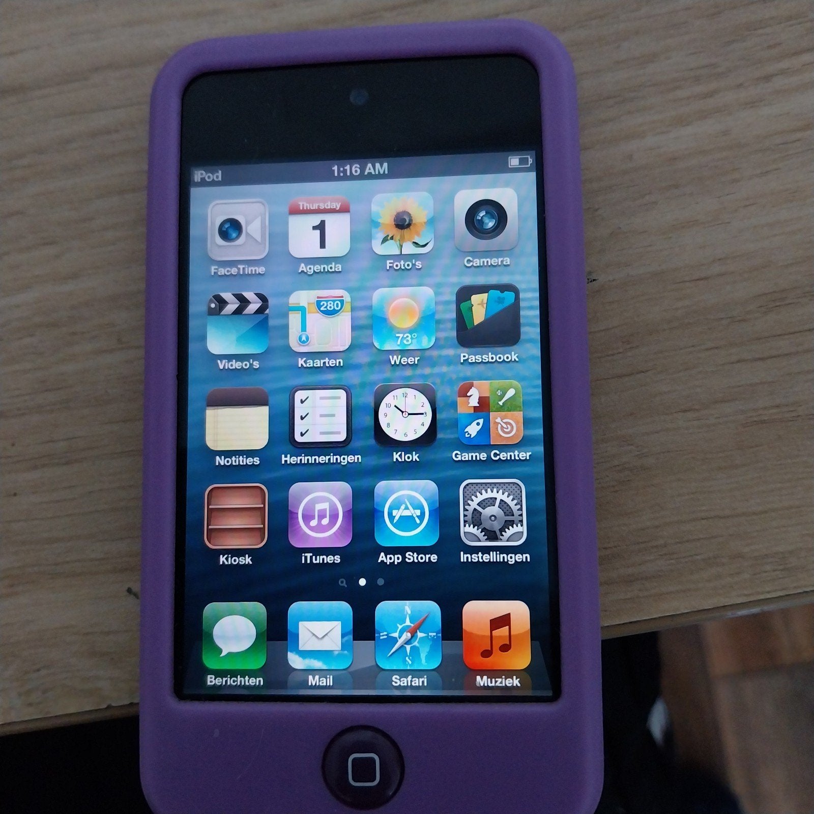 Apple iPod Touch 4e generatie 8GB met paarse hoes, Gebruikt, Overige kleuren, Touch, Ophalen of Verzenden