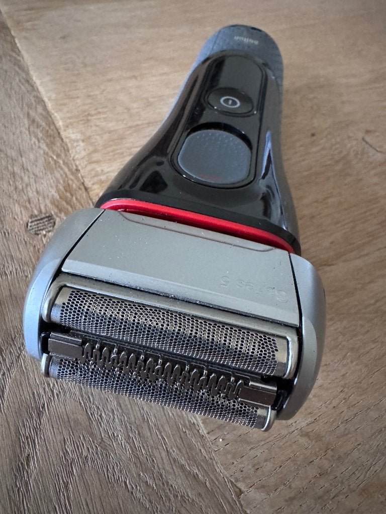 Braun Series 5 scheerapparaat + cleaning station, Ophalen of Verzenden, Gebruikt, Scheren en Epileren