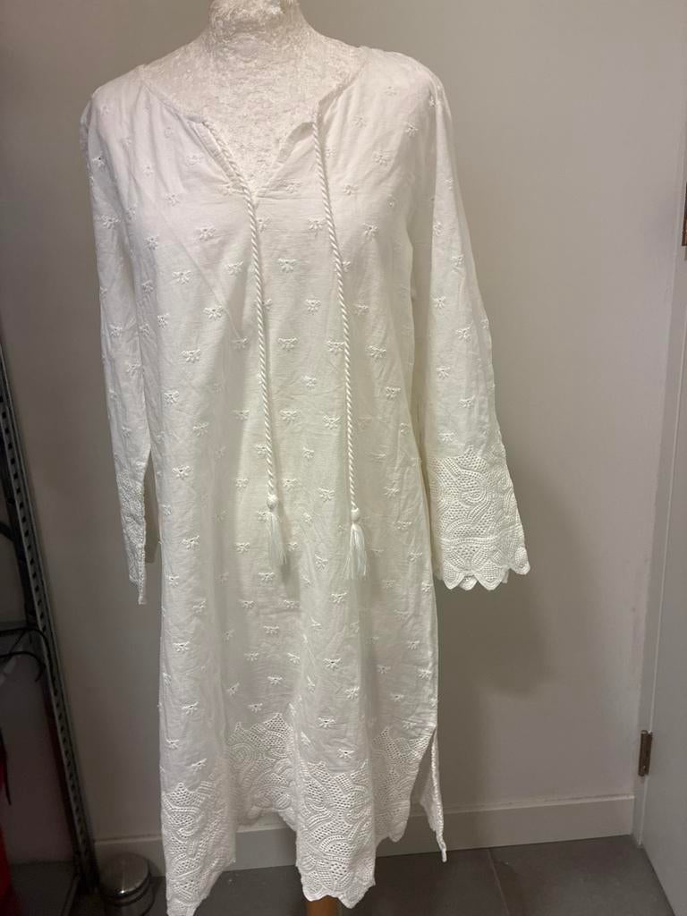 Globus witte Ibiza jurk M met broderie, Maat 38/40 (M), Wit, Ophalen of Verzenden, Zo goed als nieuw