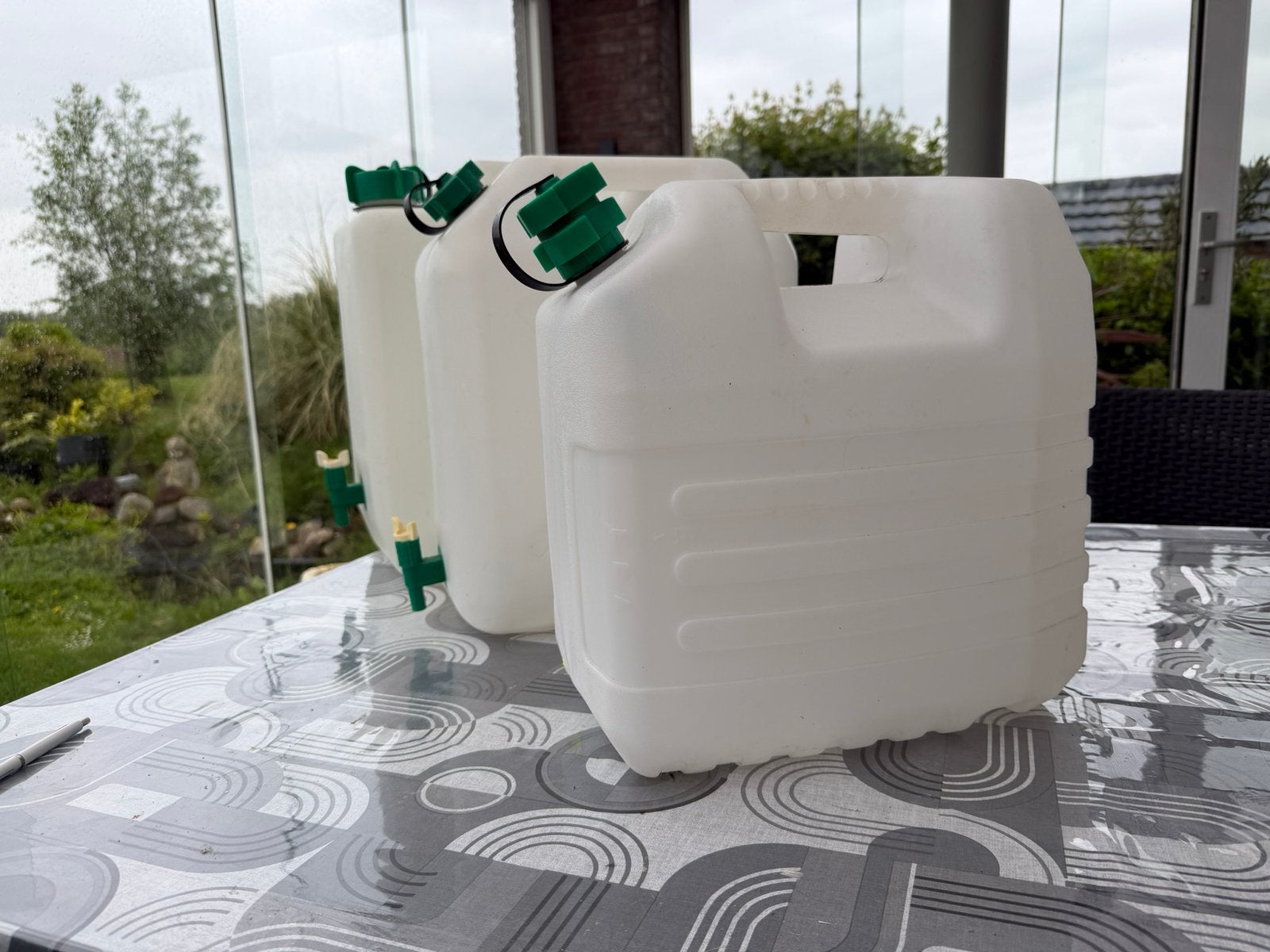 2x 20 liter watertanks met/zonder kraantje/schenktuit, Caravans en Kamperen, Ophalen of Verzenden, Zo goed als nieuw