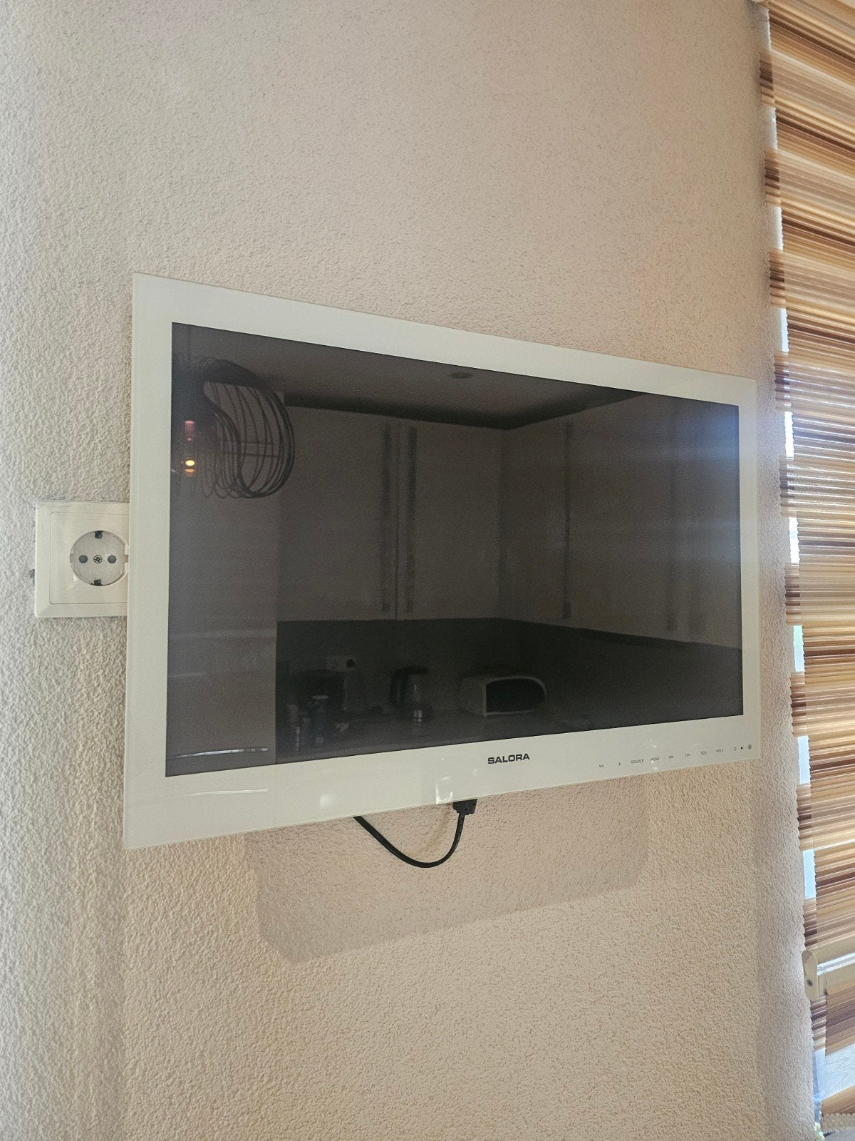 Salora TV - Compacte Witte Televisie, LED, 50 Hz, HD Ready (720p), Zo goed als nieuw