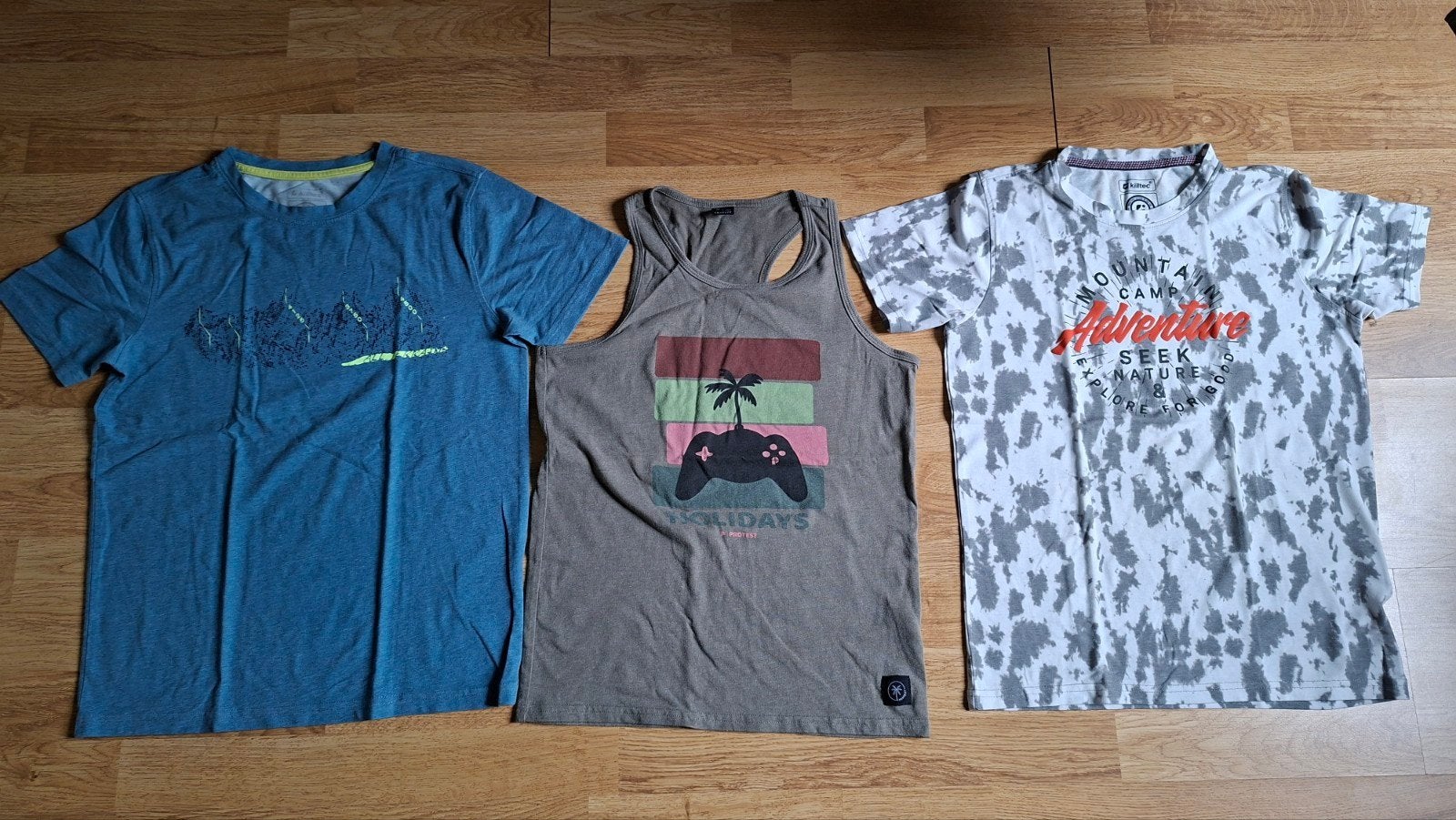 3 stuks T-shirts maat 152 Z.G.A.N zie foto's, Ophalen of Verzenden, Zo goed als nieuw, Jongen of Meisje, Shirt of Longsleeve