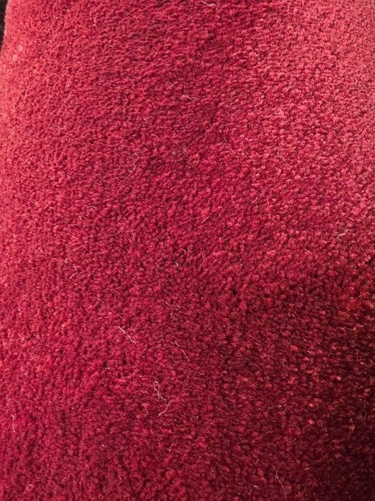 315 x 400 Fluweel Rood M16 Tapijtrestant, Ophalen of Verzenden, Minder dan 10 m², Rood, Vinyl