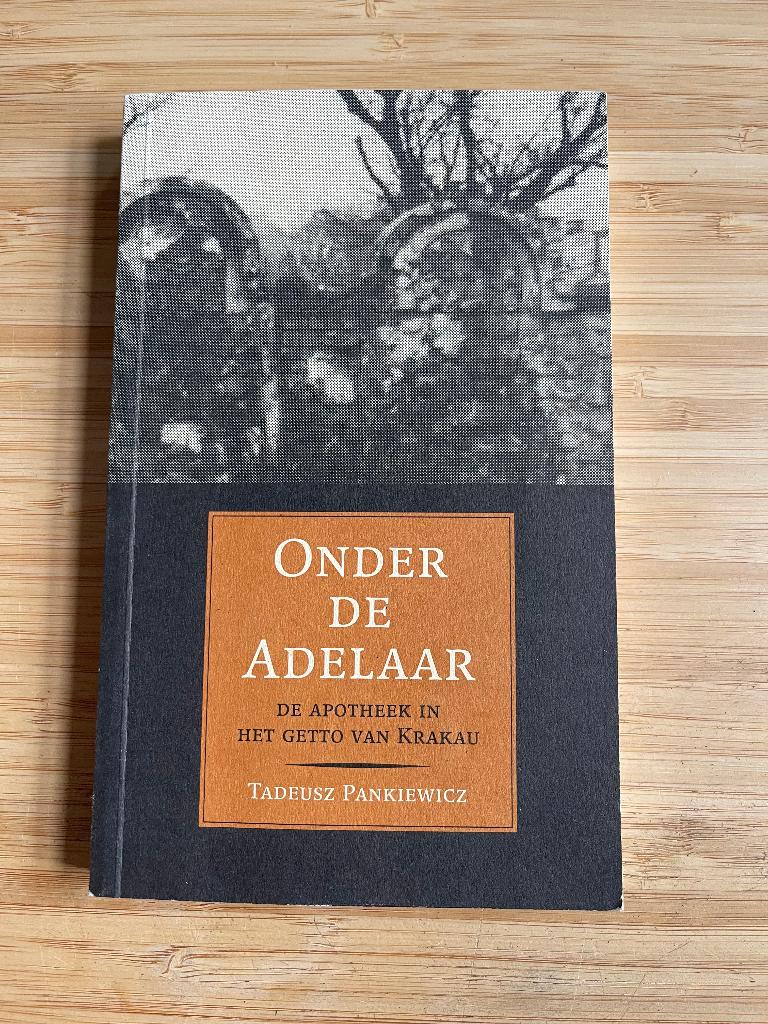 Onder de adelaar De apotheek in het getto van krakau, Boeken, Oorlog en Militair, Gelezen, Overige onderwerpen, Tweede Wereldoorlog