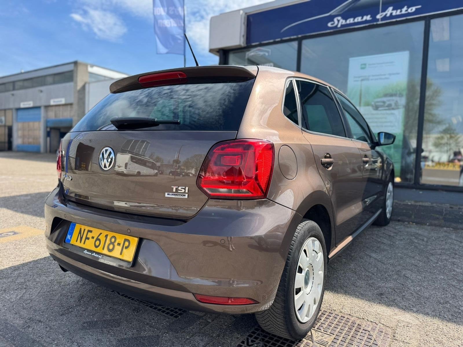 Volkswagen Polo 1.2 TSI 66KW 2017 Bruin, Auto's, Volkswagen, Voorwielaandrijving, 40 €/maand, 4 cilinders, Bruin
