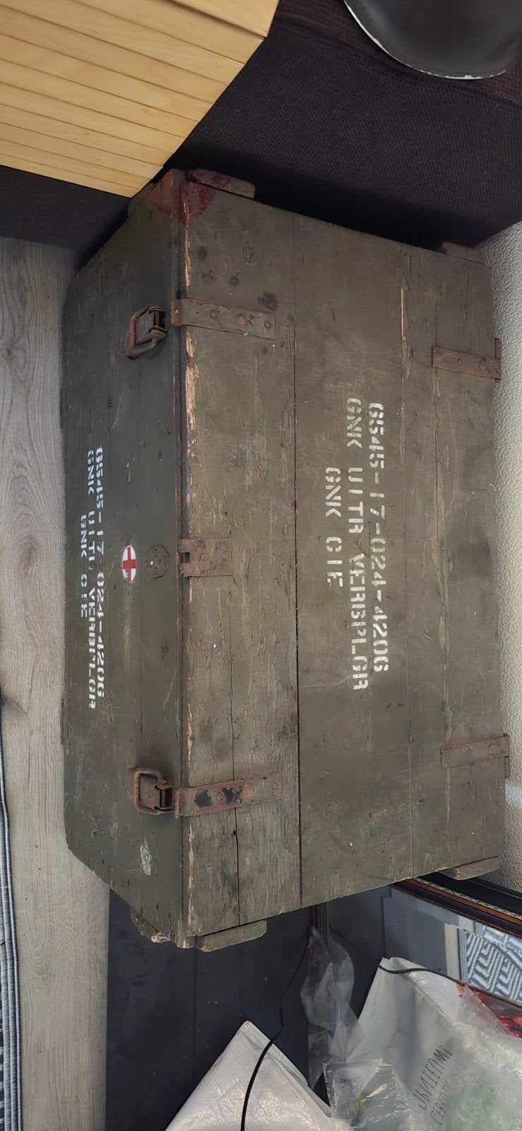 Oude Legerkist Koude Oorlog - Geneeskundige Uitrusting, Ophalen, Landmacht, Nederland, Kist of Geocache