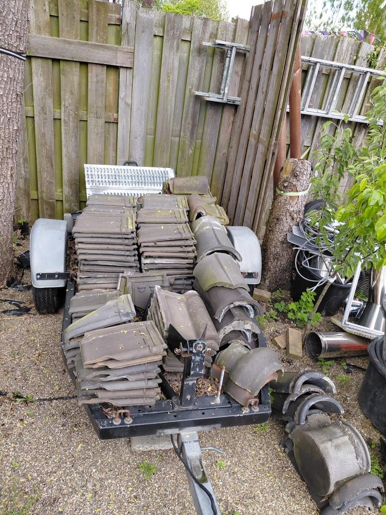 Gratis Dakpannen, zijpannen, nokvorsten, Ophalen, Steen of Klei, 15 m² of meer, Dakpannen
