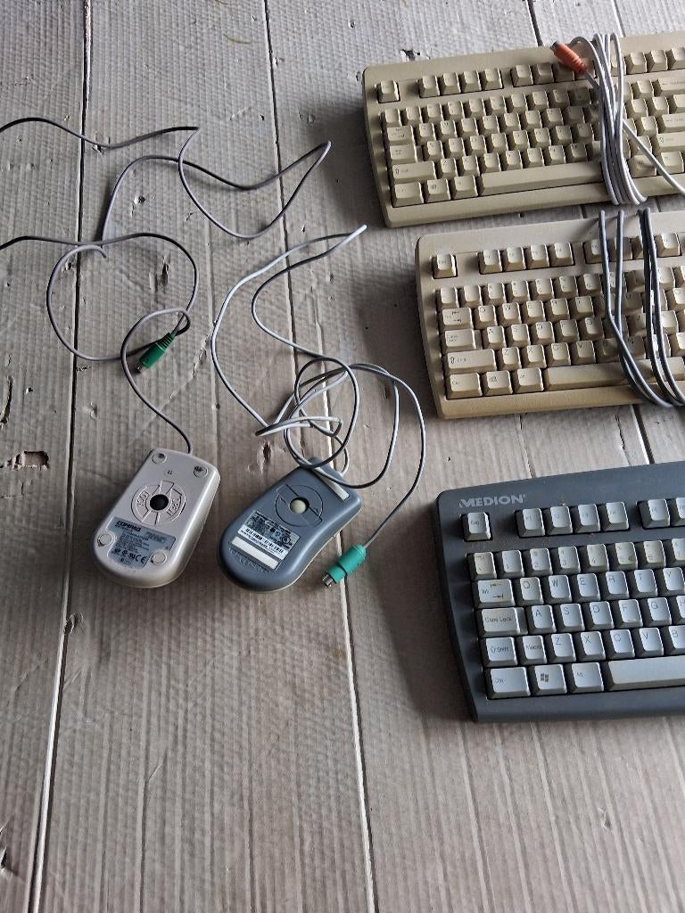 oude toestenborden en muizen, Computers en Software, Toetsenborden, Gebruikt, Qwerty, Bedraad, Ophalen