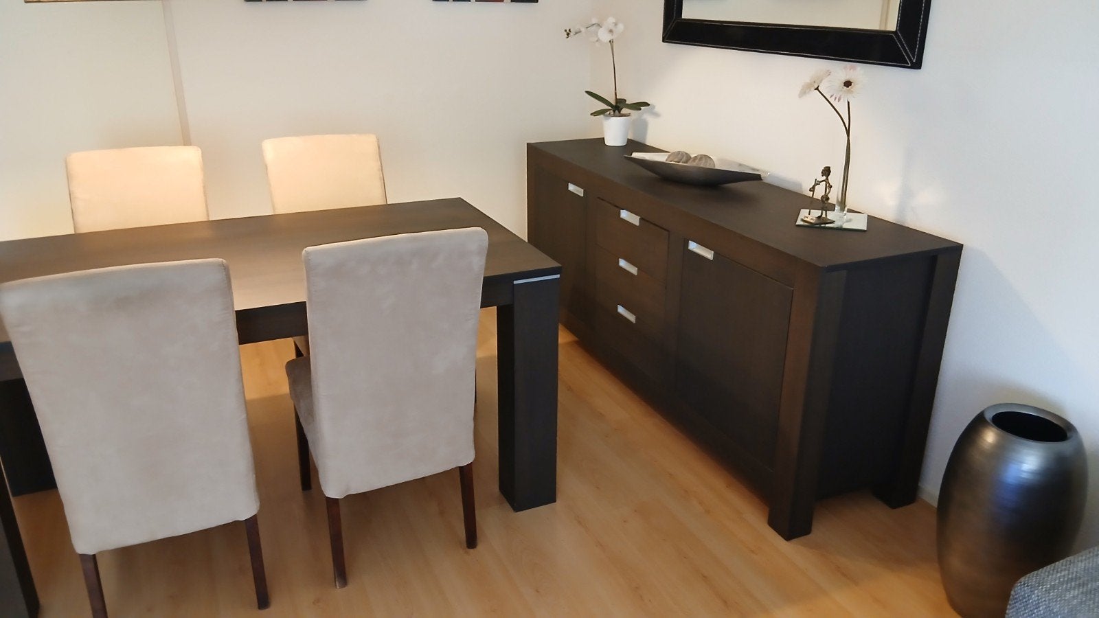 eettafel met 4 stoelen en dressoir, Huis en Inrichting, Ophalen