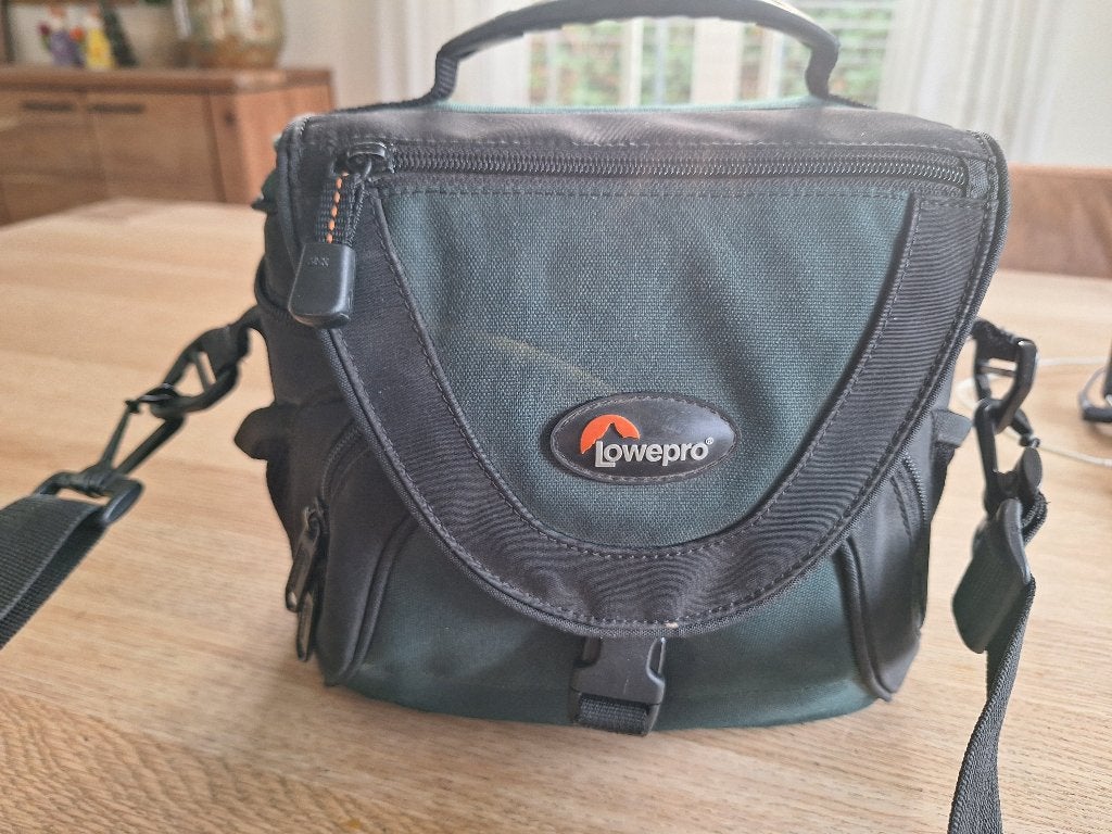Fototas van het merk Lowepro Nova 1 AW, Audio, Tv en Foto, Fotografie | Fototassen, Lowepro, Zijvakken, Ophalen of Verzenden, Zo goed als nieuw