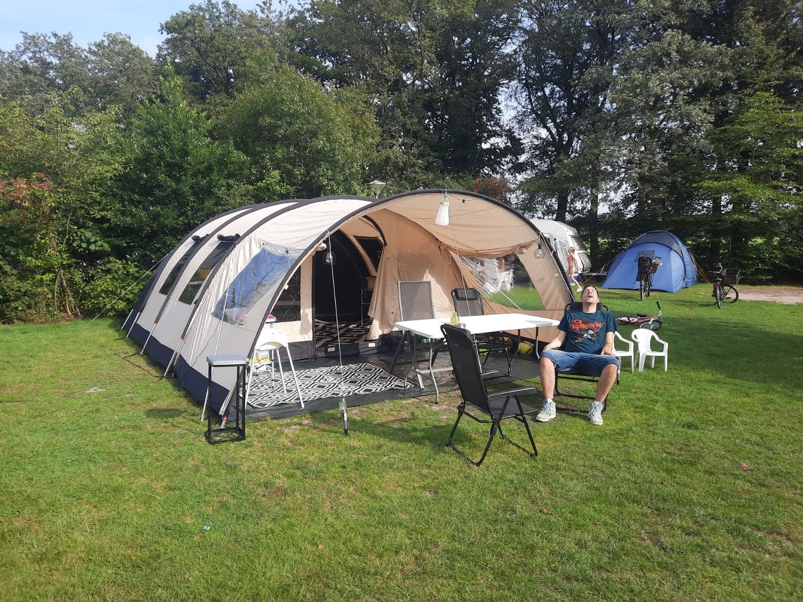 Grote tunneltent familia 6 inclusief passend kleed., Caravans en Kamperen, Ophalen, Zo goed als nieuw, Tot en met 6