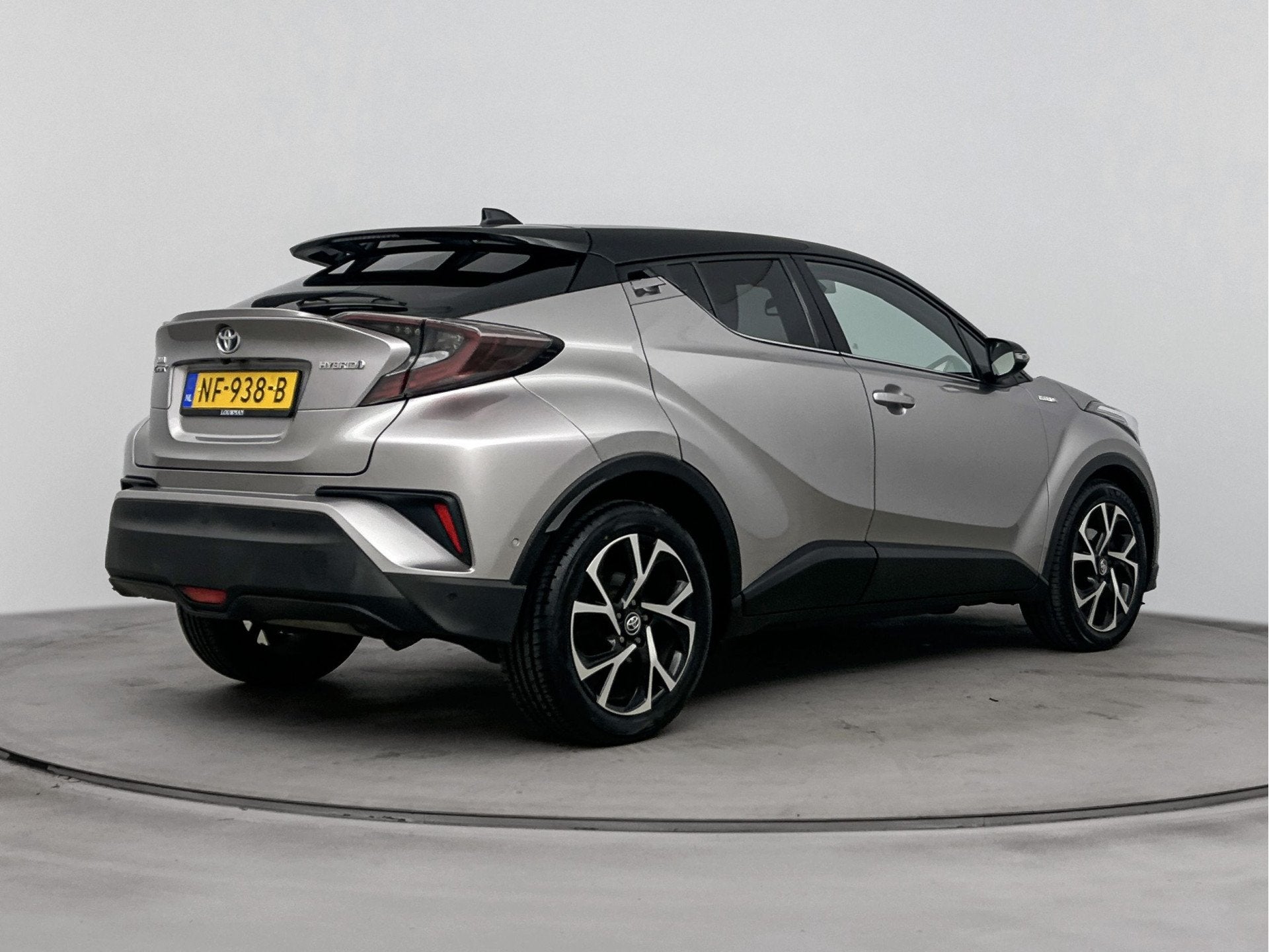Toyota C-HR 1.8 Hybrid Bi-Tone Plus | Parkeersensoren V+A |, 12 maanden, Stof, 4 cilinders, 122 pk
