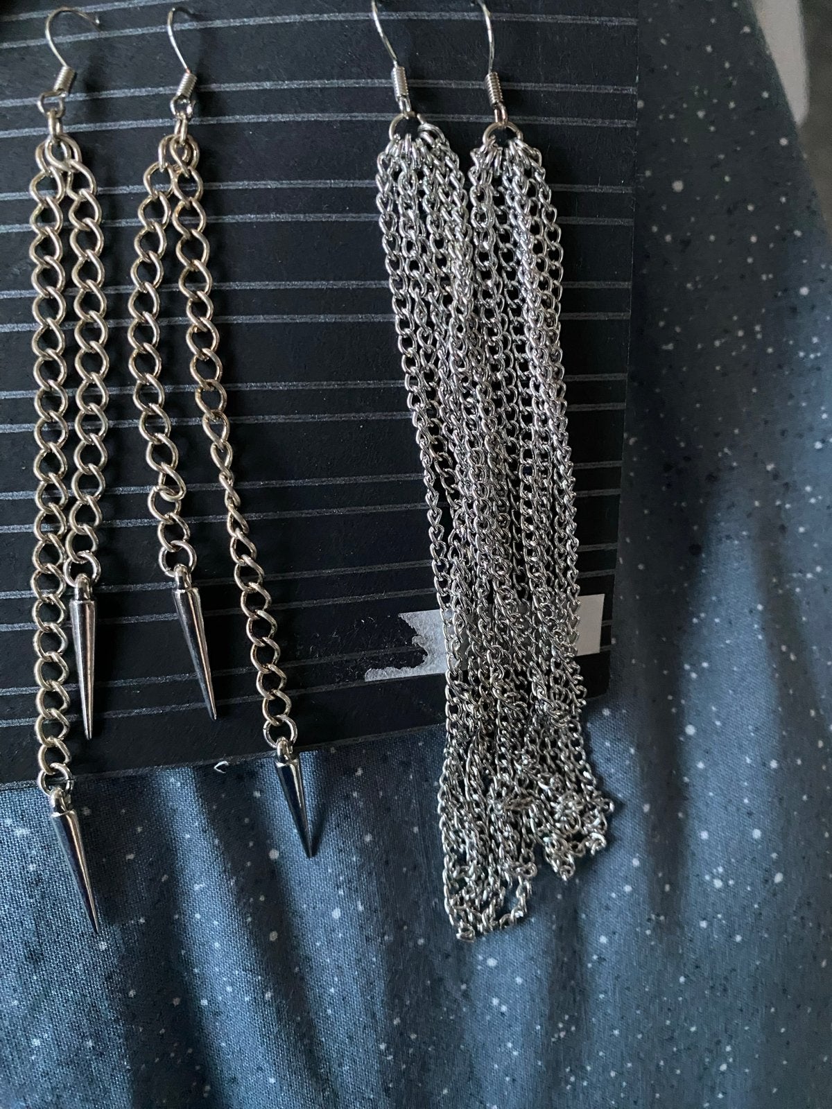Zilverkleurige oorbellen met kettingen en spikes, Overige materialen, Hangers, Ophalen of Verzenden, Zo goed als nieuw