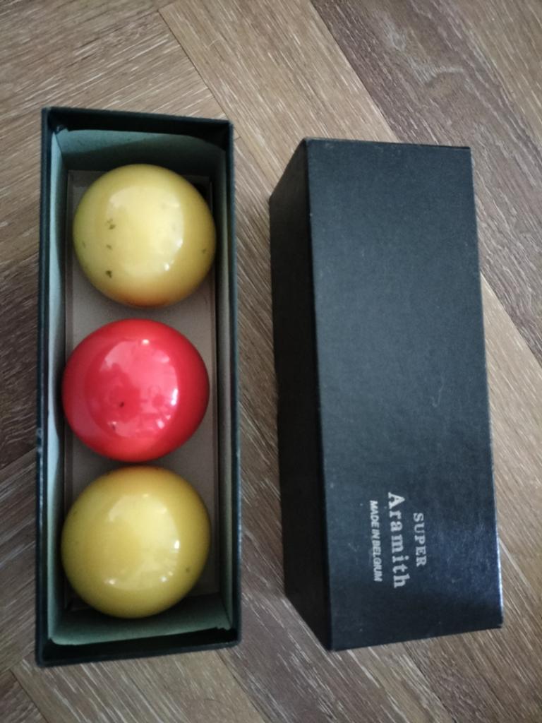 Set Super Aramith De Luxe Biljartballen (61,5 mm) Carambole, Ophalen of Verzenden, Zo goed als nieuw, Keu of Ballen