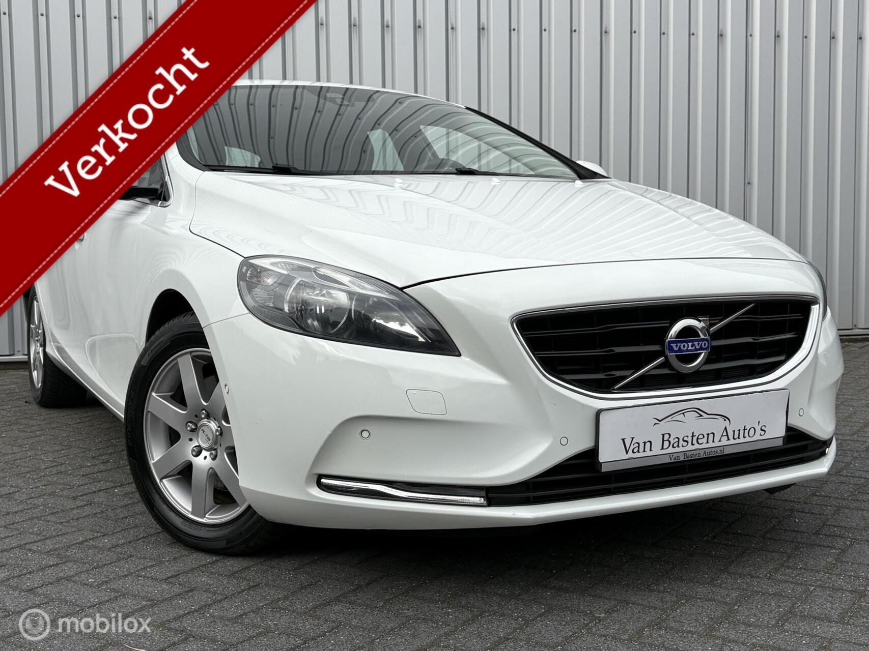 Volvo V40 1.6 T2 Momentum | Camera | Navi | Trekhaak | PDC |, 1596 cc, Gebruikt, Zwart, 4 cilinders