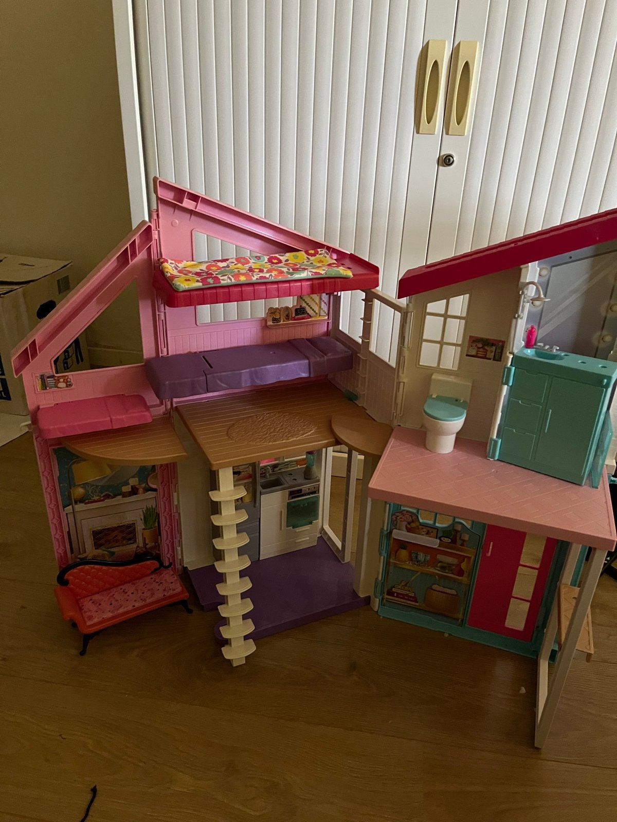 2 Barbiehuizen - Uren speelplezier!, Kinderen en Baby's, Speelgoed | Poppenhuizen, Ophalen, Gebruikt, Poppenhuis
