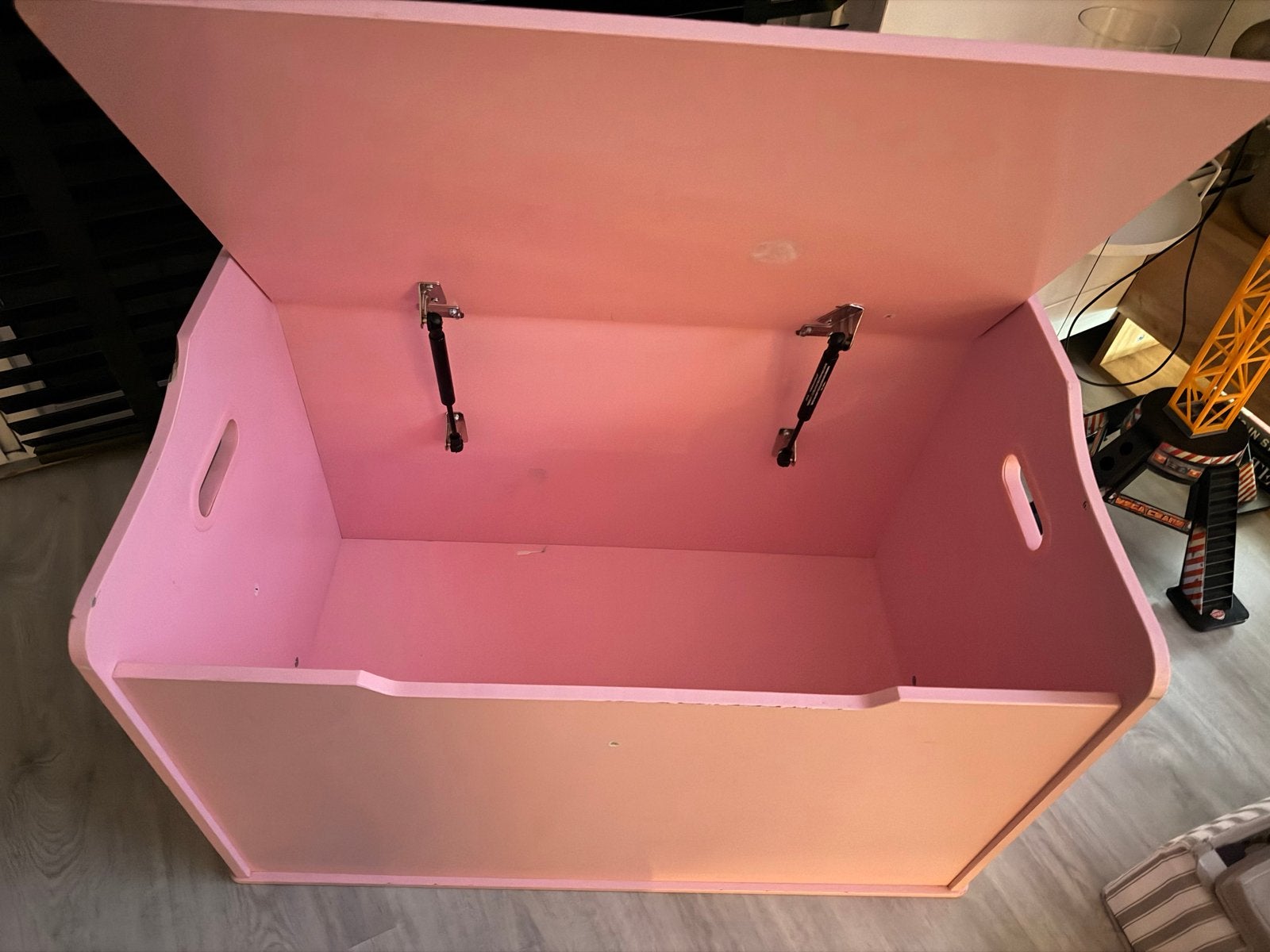 Roze KidKraft Speelgoedkist met Veiligheidsscharnieren, Ophalen, Gebruikt, Meisje