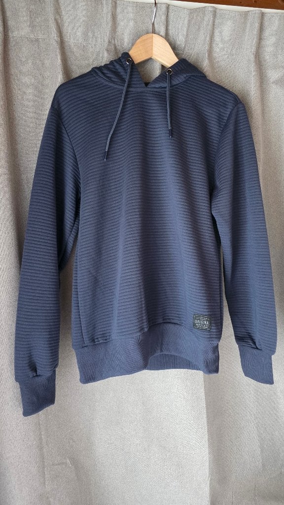 Blauwe ongedragen dunne hoodie 100% polyester sweater maat S, Kleding | Heren, Truien en Vesten, Ophalen of Verzenden, Nieuw, Maat 46 (S) of kleiner