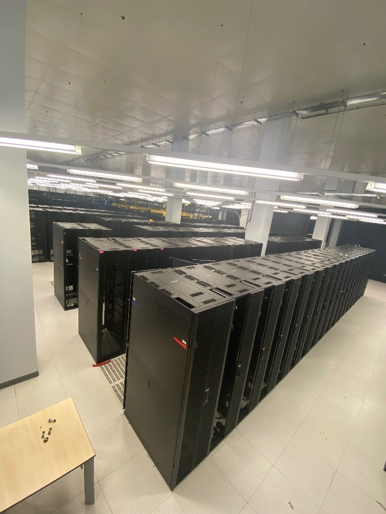 Serverkasten 350 stuk in amsterdam, Computers en Software, Serverkasten, Ophalen of Verzenden, Gebruikt, Geperforeerd, Geperforeerd