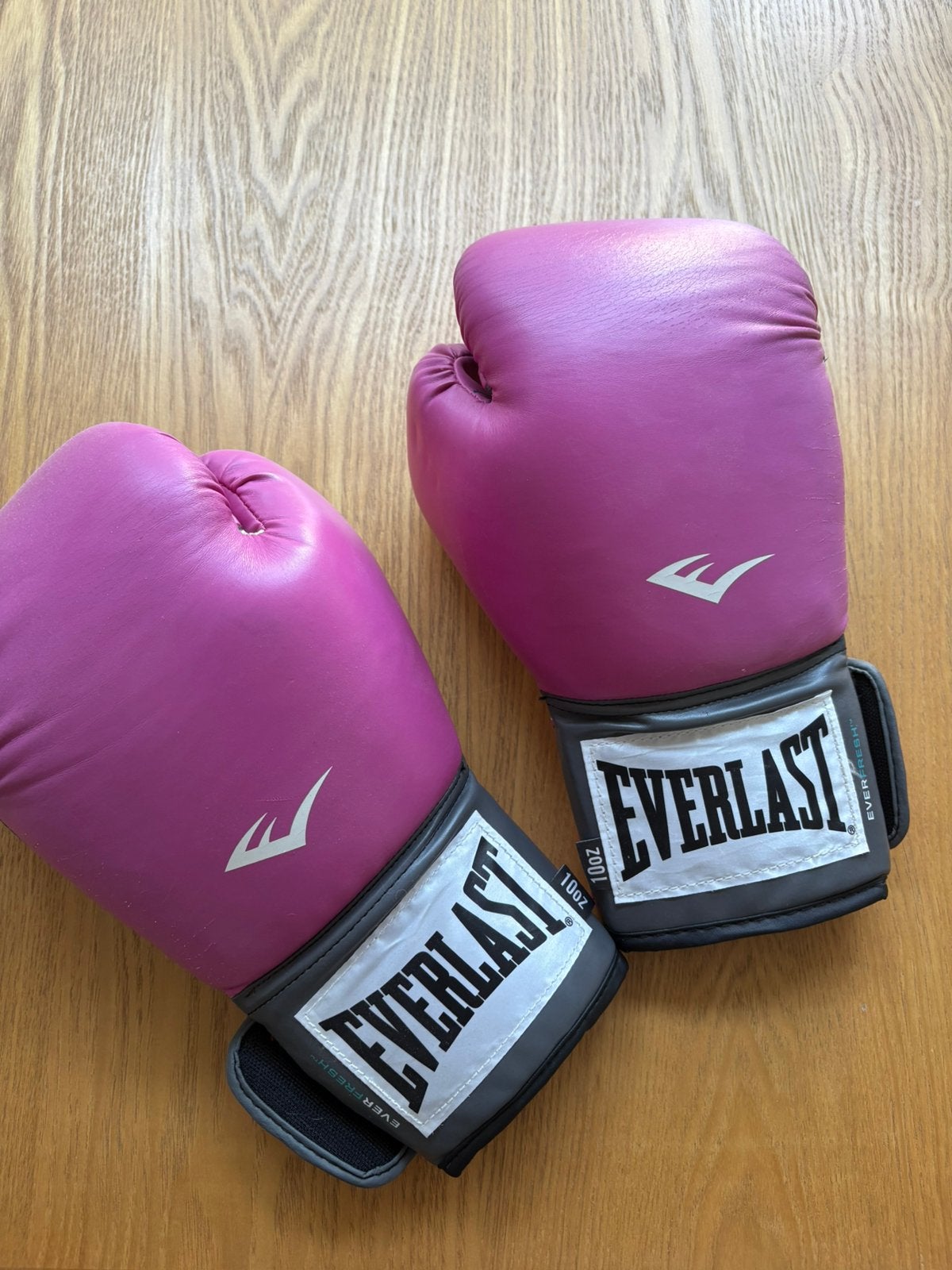 Everlast bokshandschoenen roze 10 Oz, Sport en Fitness, Vechtsporten en Zelfverdediging, Overige, Ophalen of Verzenden, Zo goed als nieuw