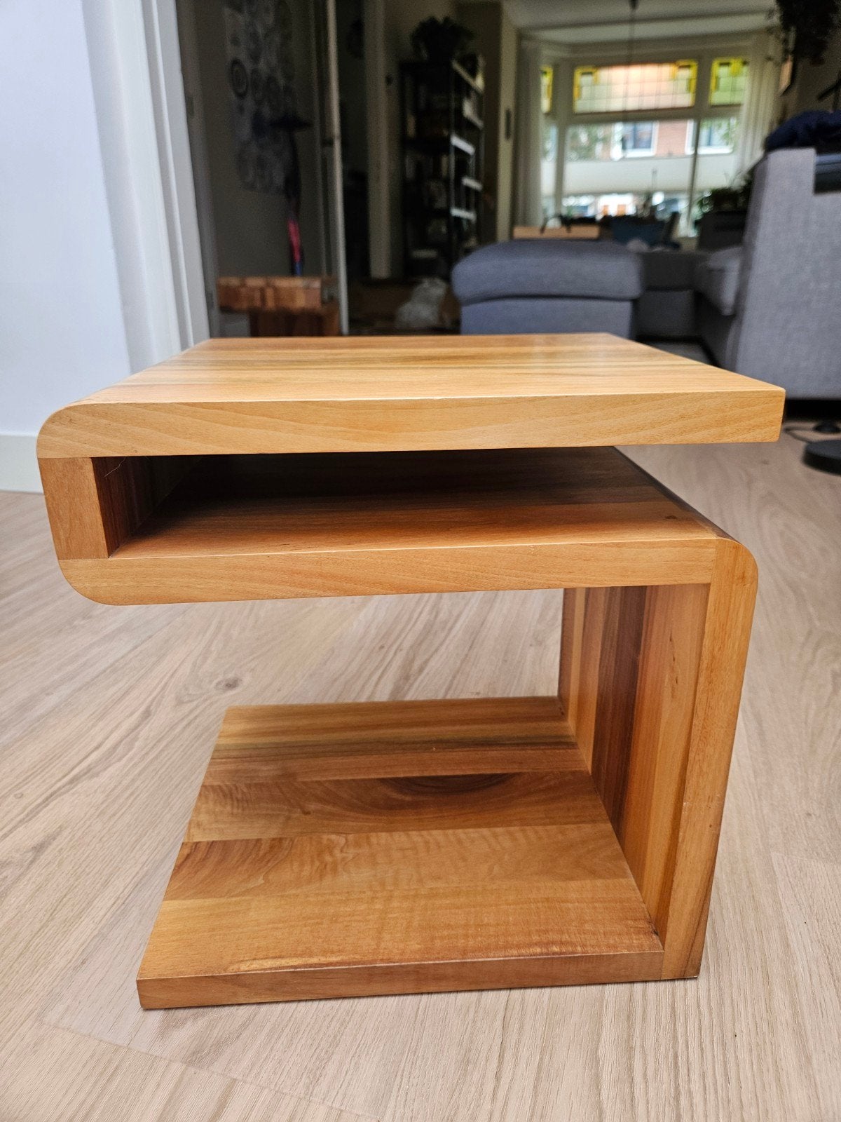 Massief houten bijzettafel/nachtkastje, Ophalen, Minder dan 45 cm, Minder dan 55 cm, Modern, Scandinavisch