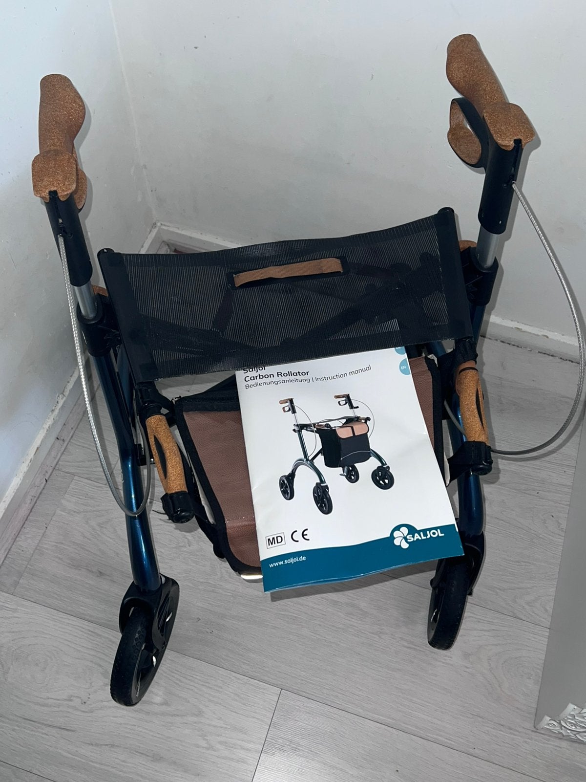 SALJOL ROLLATOR (Carbon), Diversen, Ophalen of Verzenden, Lichtgewicht, Zo goed als nieuw