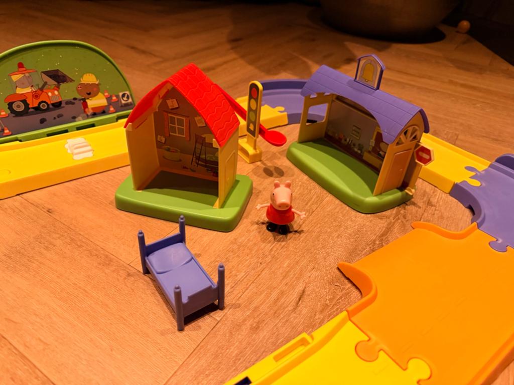 Peppa Pig speelbaan met opbergbox - Zo goed als nieuw, Ophalen, Gebruikt