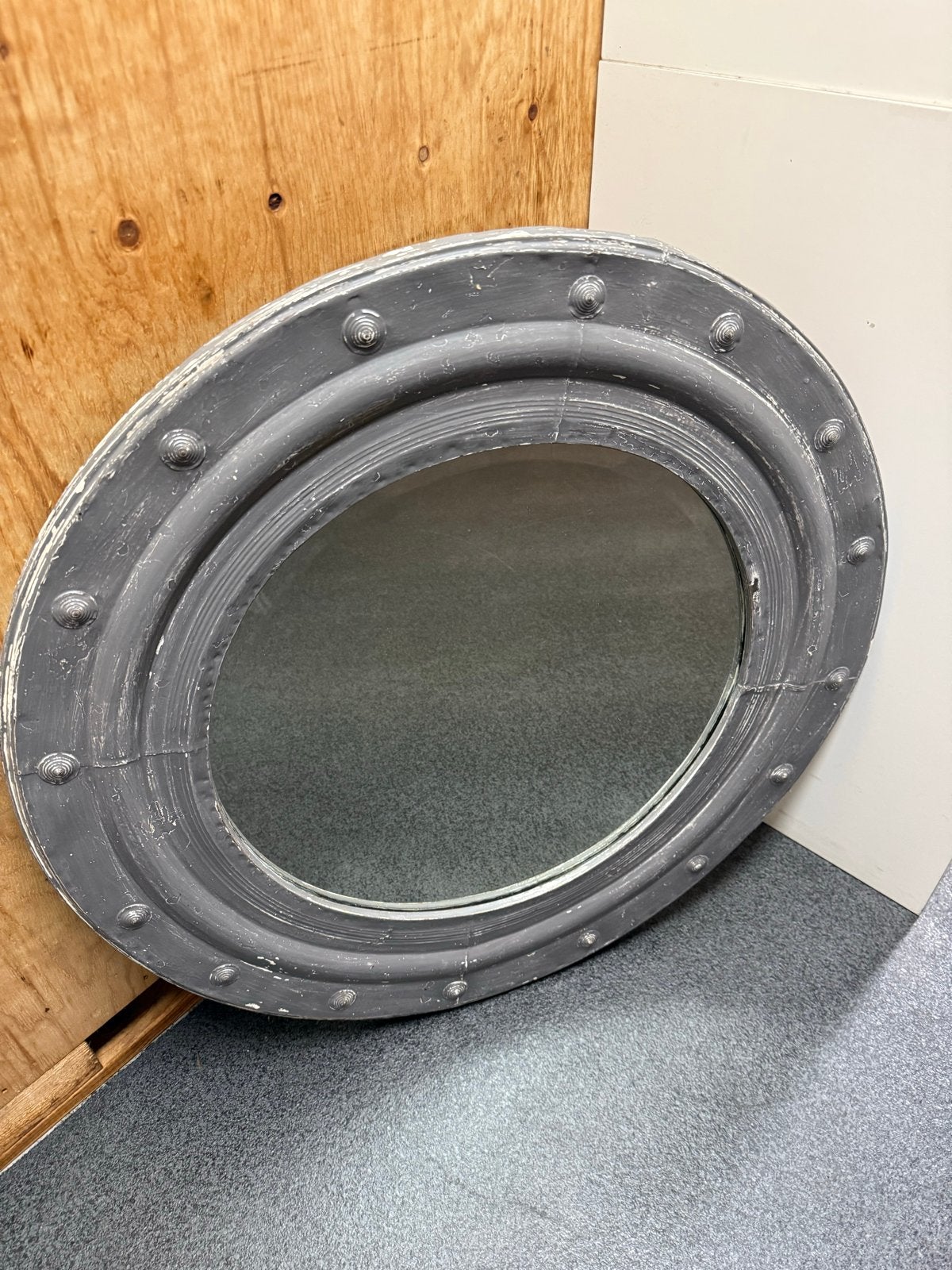 Ronde spiegel met grijze metalen rand 85cm, Ophalen, Gebruikt, Rond, 75 tot 100 cm