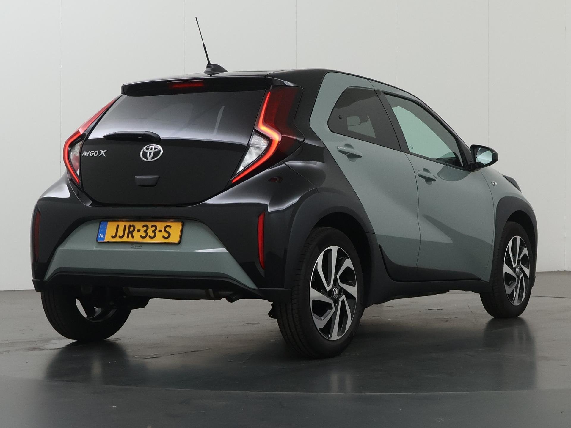 Toyota Aygo X 1.0 VVT-i MT Pulse | LED | Navigatie | Parkeer, Auto's, Stof, Gebruikt, Euro 6, Start-stop-systeem