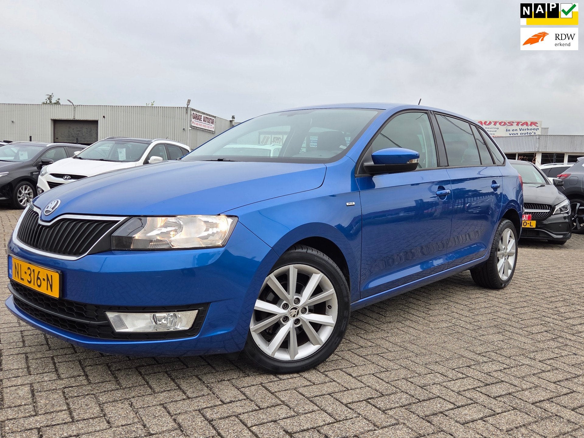 Skoda Rapid Spaceback 1.2 TSI Greentech Drive/CAMERA/NAVI, Auto's, Dealer onderhouden, Gebruikt, Euro 6, 4 cilinders