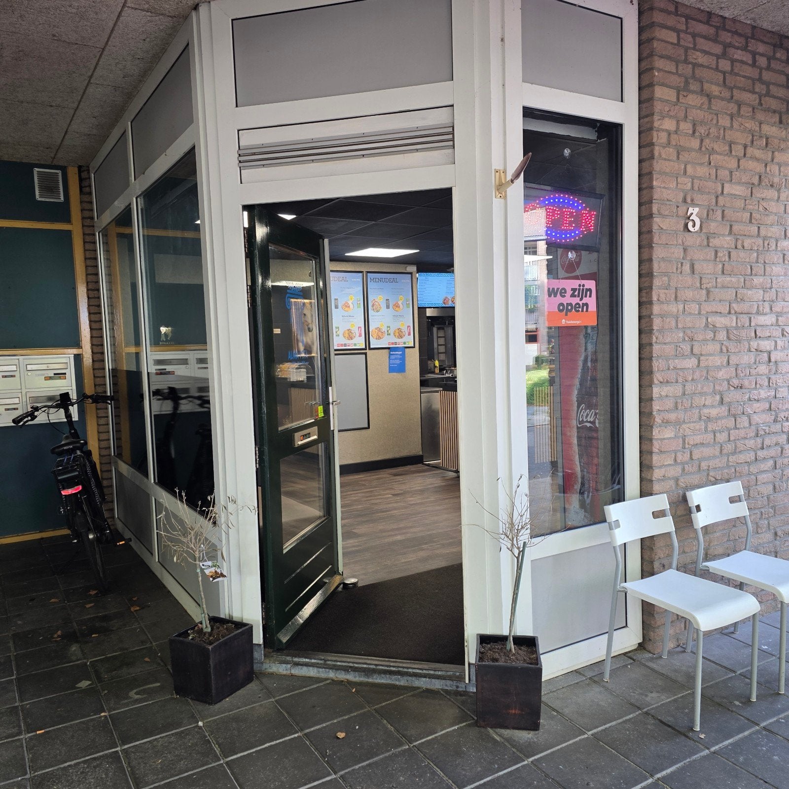 Modern restaurant/afhaalzaak te koop