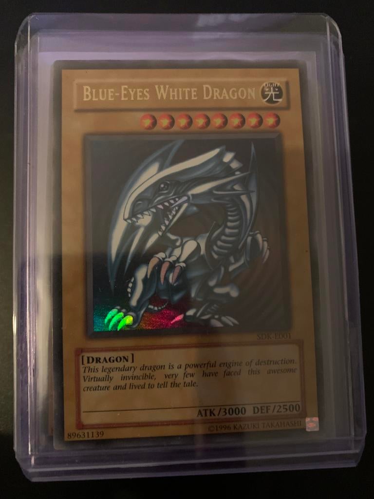 2x 70€ Blue-Eyes White Dragon (Ultra Rare) SDK-E001, Ophalen of Verzenden, Nieuw