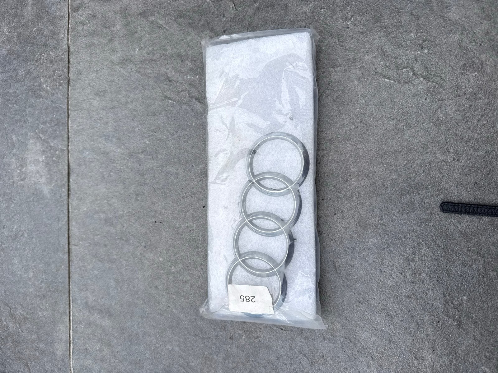 Originele Audi logo's voor en achter voor Audi A6, Ophalen of Verzenden, Nieuw, Voor, Audi