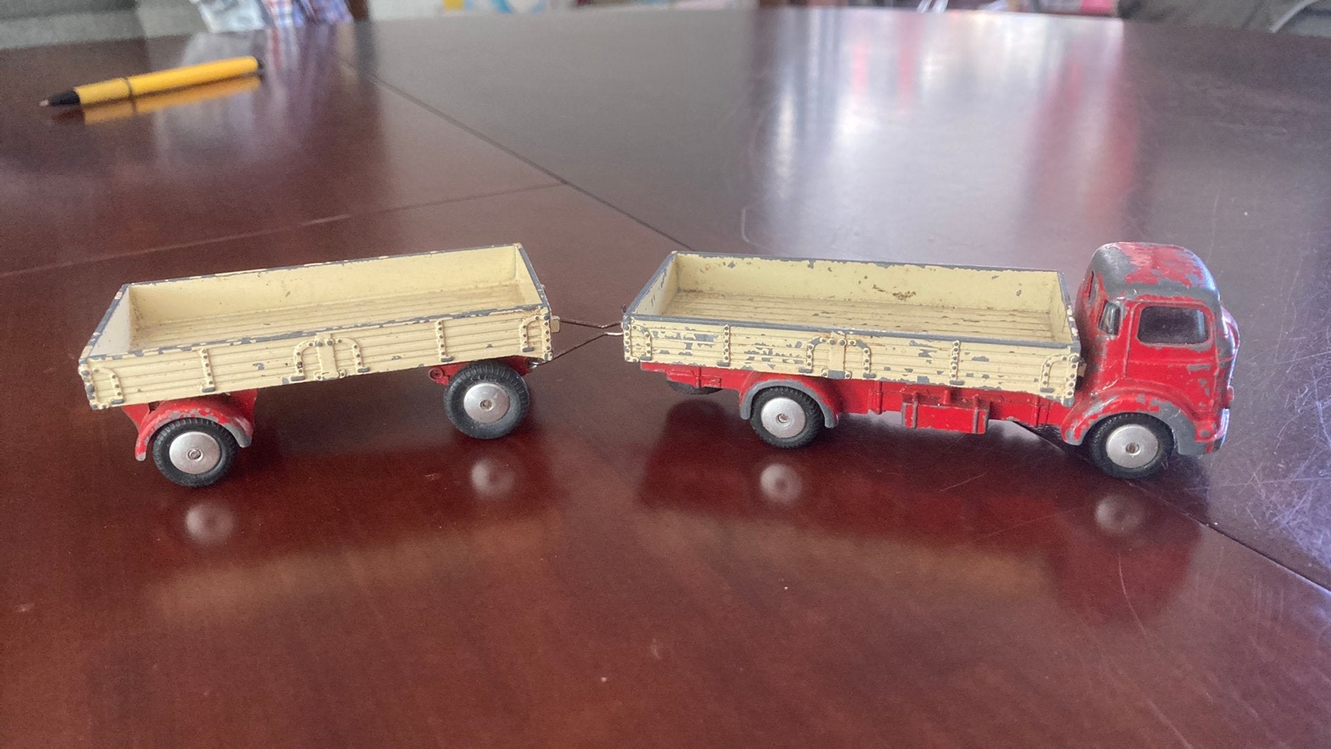 Corgi Toys Commer 5 ton met Dropside Trailer, Ophalen of Verzenden, Zo goed als nieuw, Auto, Corgi
