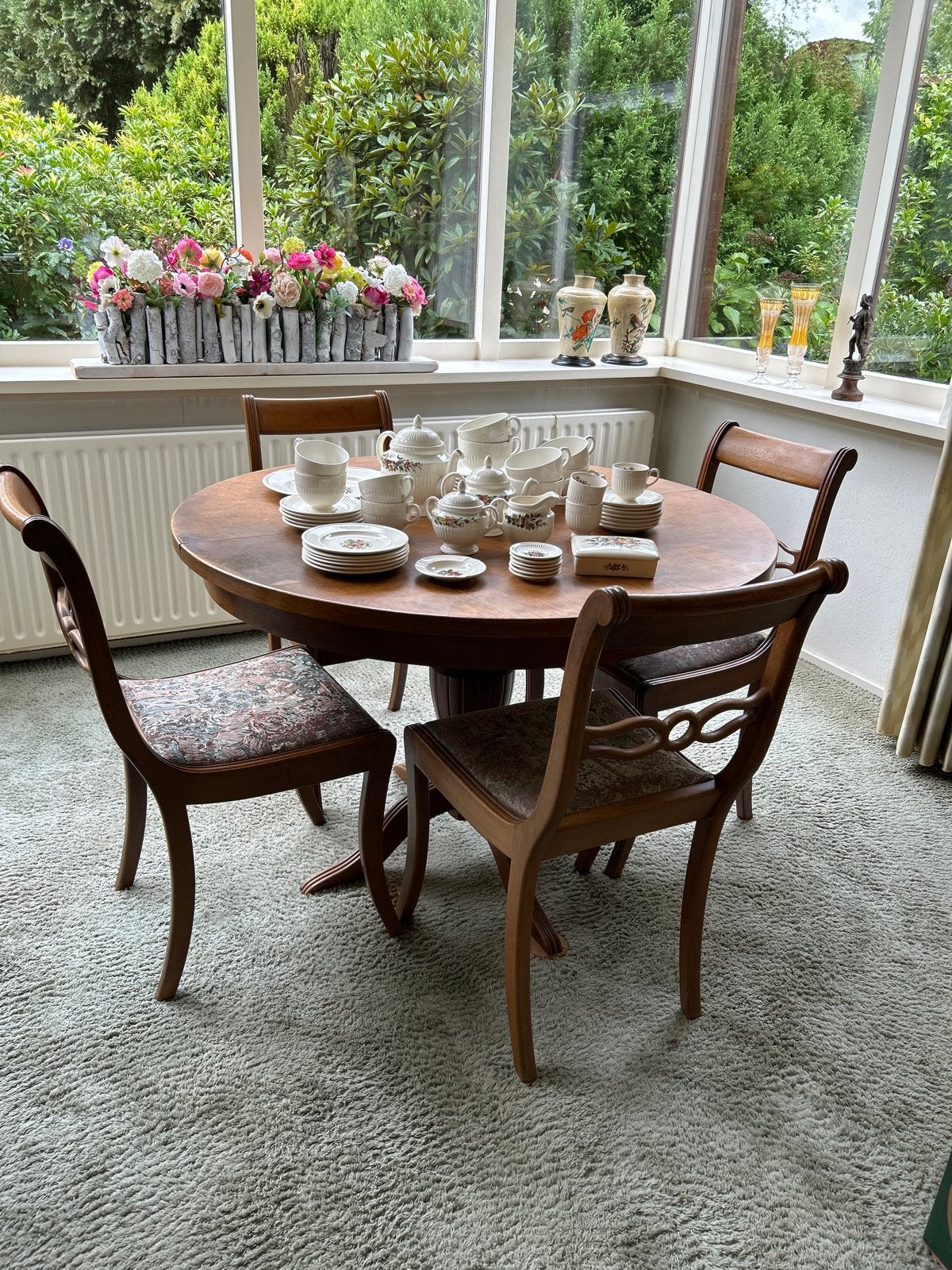 Uitschuifbare ronde eettafel met 4 of 6 sierlijke stoelen, Ophalen, Gebruikt, Barok, 100 tot 150 cm