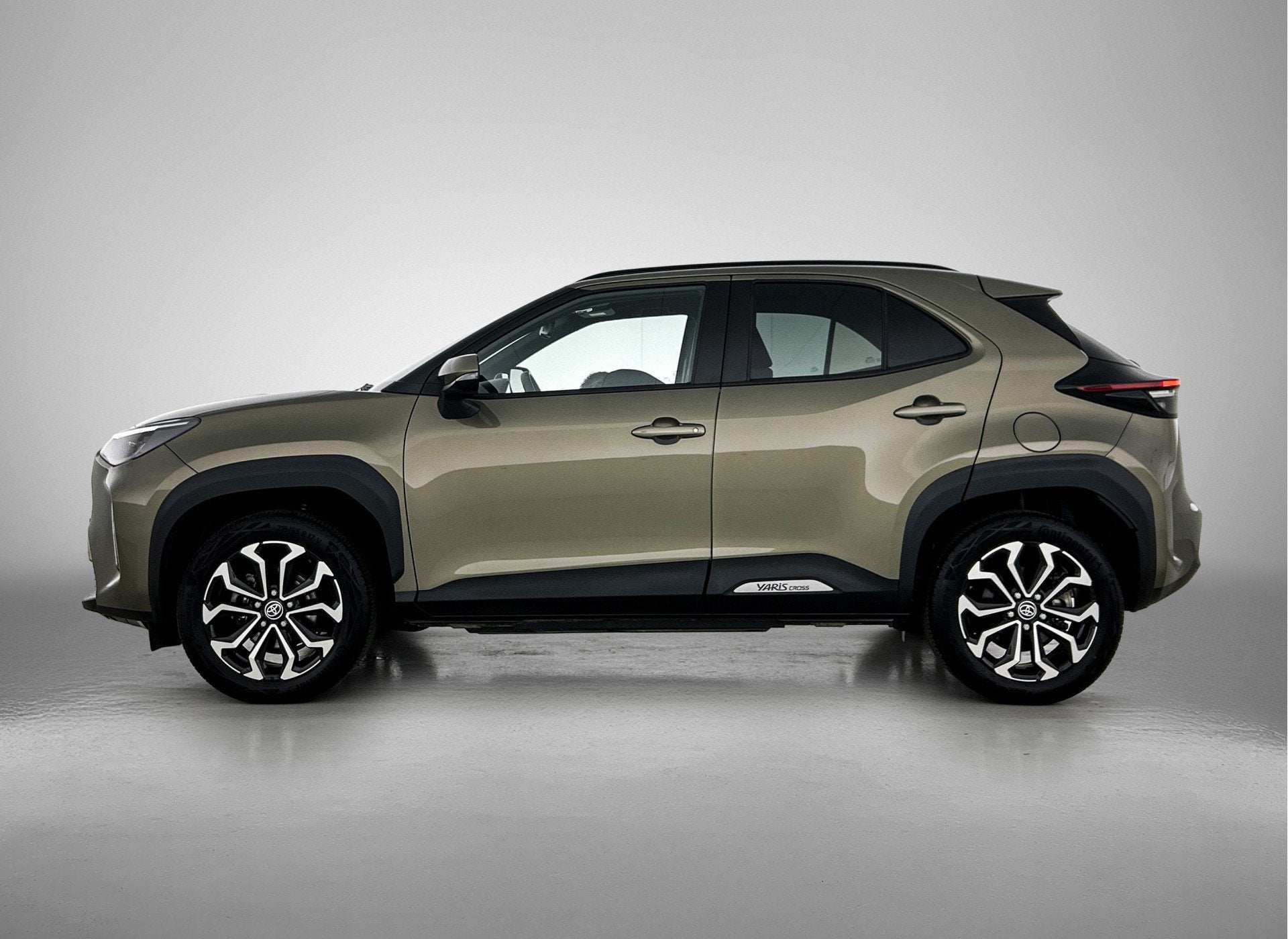Toyota Yaris Cross 1.5 AWD Hybrid Executive | Trekhaak | Pan, Auto's, Toyota, Automaat, 12 maanden, Stof, Gebruikt