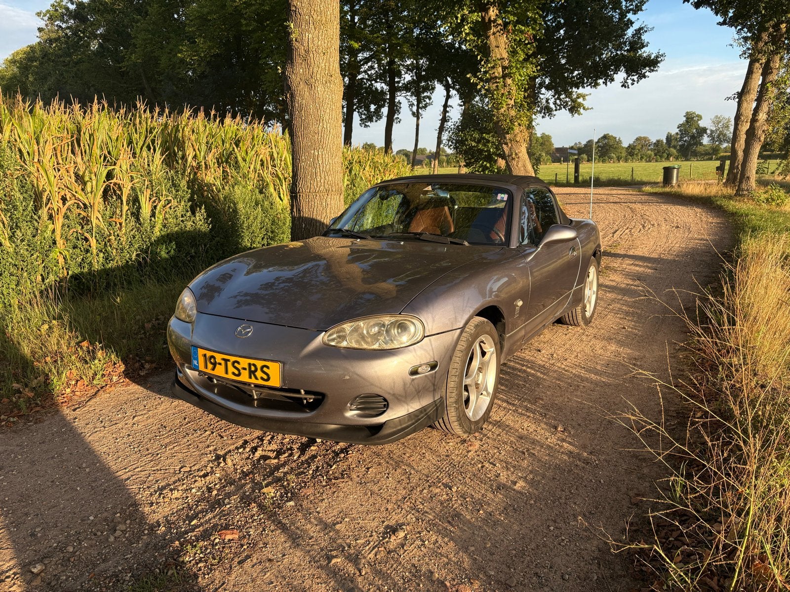 Mazda MX-5 1.6 I 2002 Grijs, Auto's, Stoelverwarming, Achterwielaandrijving, 40 €/maand, 4 cilinders
