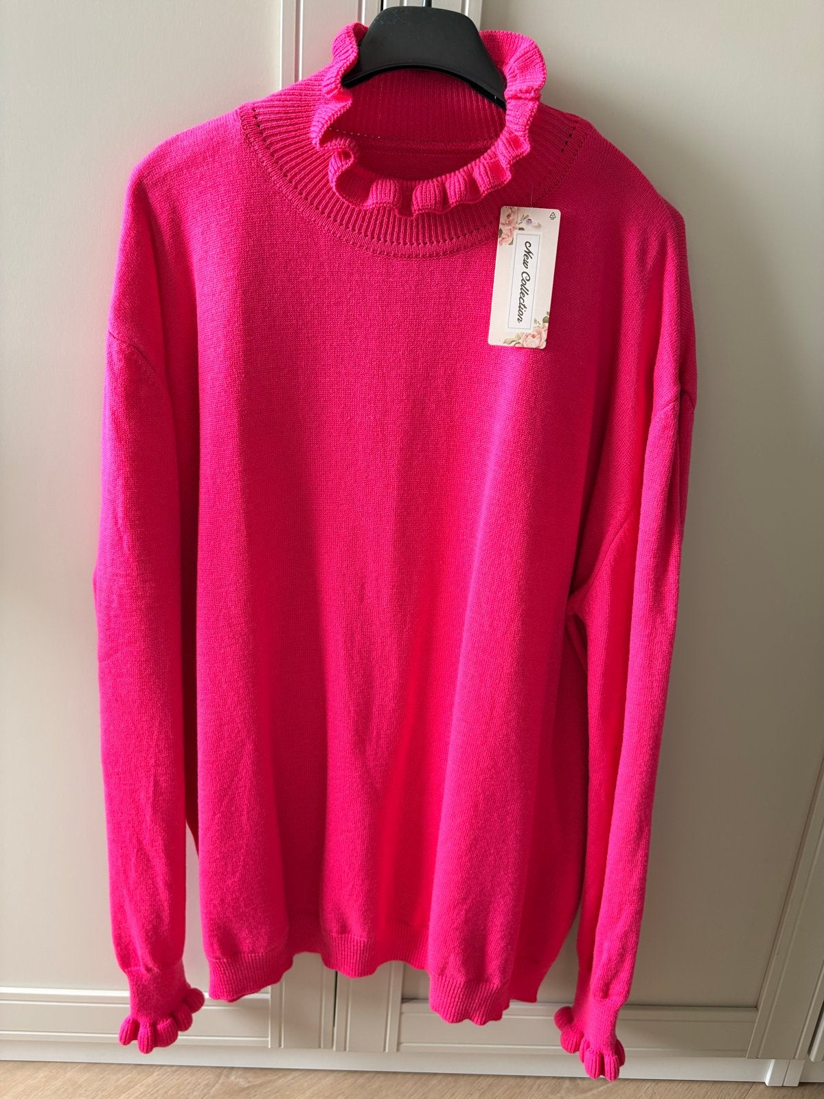 Nieuwe Dames Trui Ruffle Col Fuchsia One Size, Kleding | Dames, Ophalen of Verzenden, Nieuw, Maat 42/44 (L), Roze