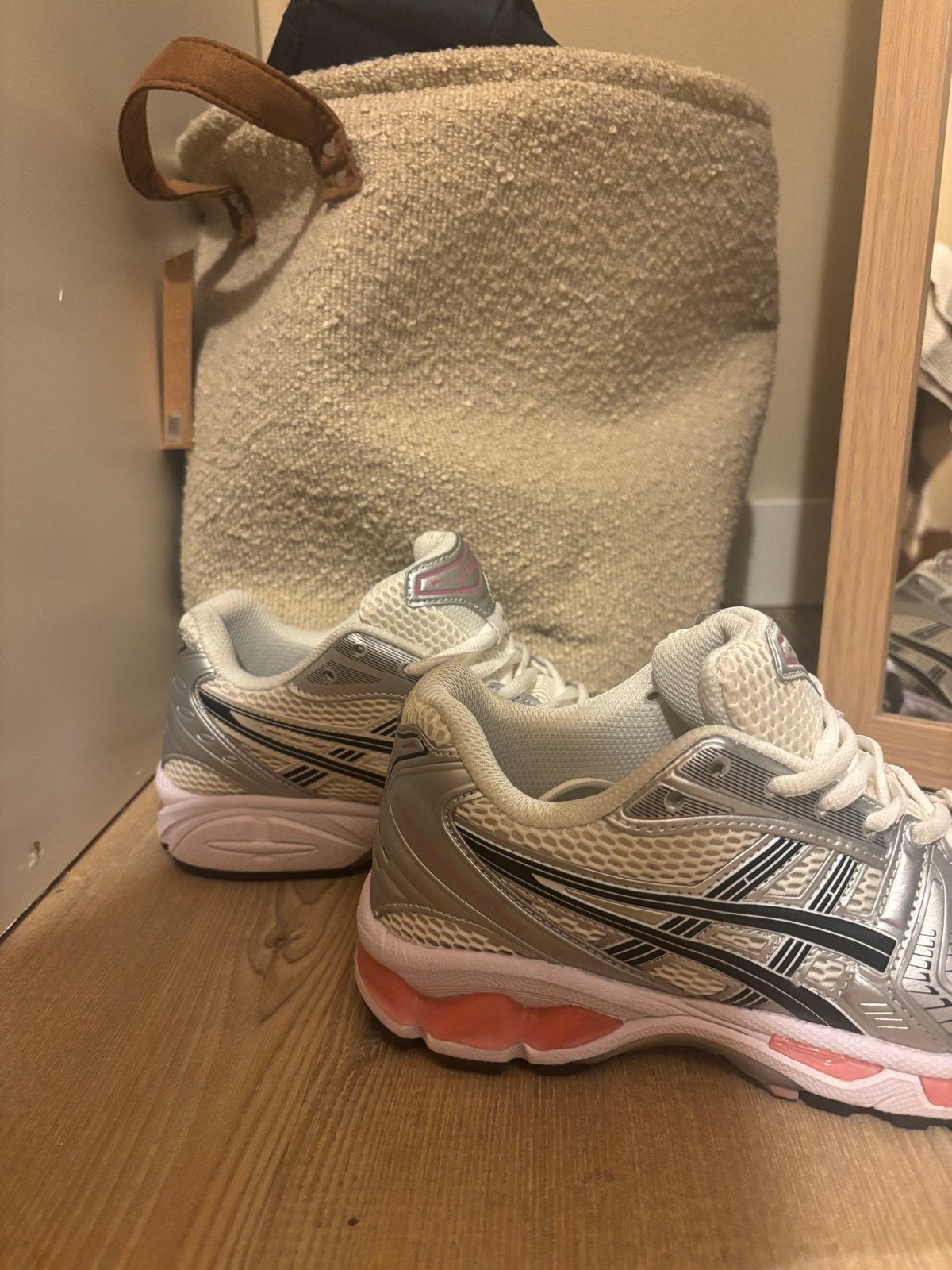 ASICS Gel-Kayano 14 Sneakers - Zilver/Wit/Roze, Kleding | Dames, Schoenen, Ophalen of Verzenden, Zo goed als nieuw, Wit, Sneakers of Gympen