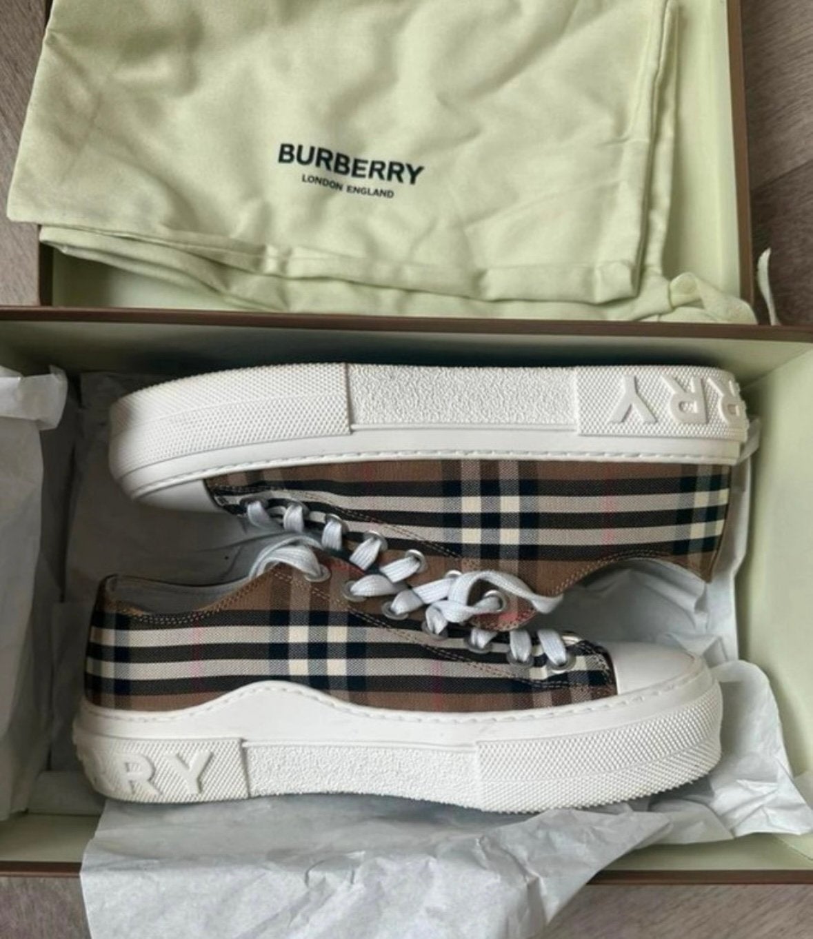 Burberry sneakers maat 40, Ophalen of Verzenden, Zo goed als nieuw, Beige, Overige merken