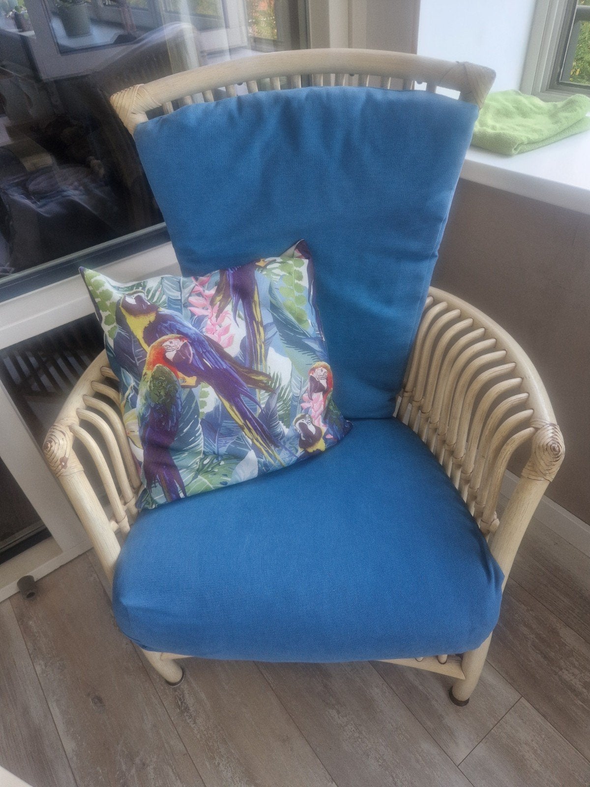 Rotan stoel en bank met blauwe kussens, Ophalen, Gebruikt, Twee, Blauw