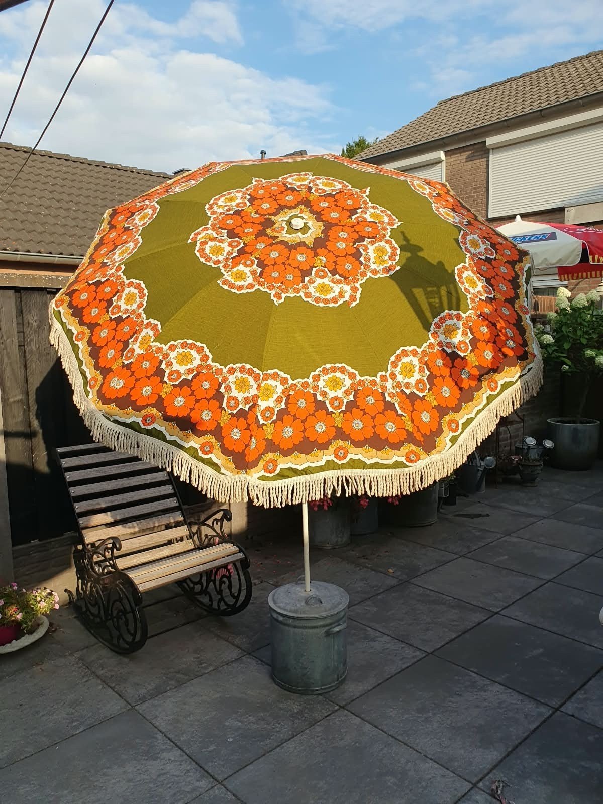 Vintage parasol met bloemmotief, Tuin en Terras, Parasols, Ophalen, Gebruikt, 1 tot 2 meter, Stokparasol