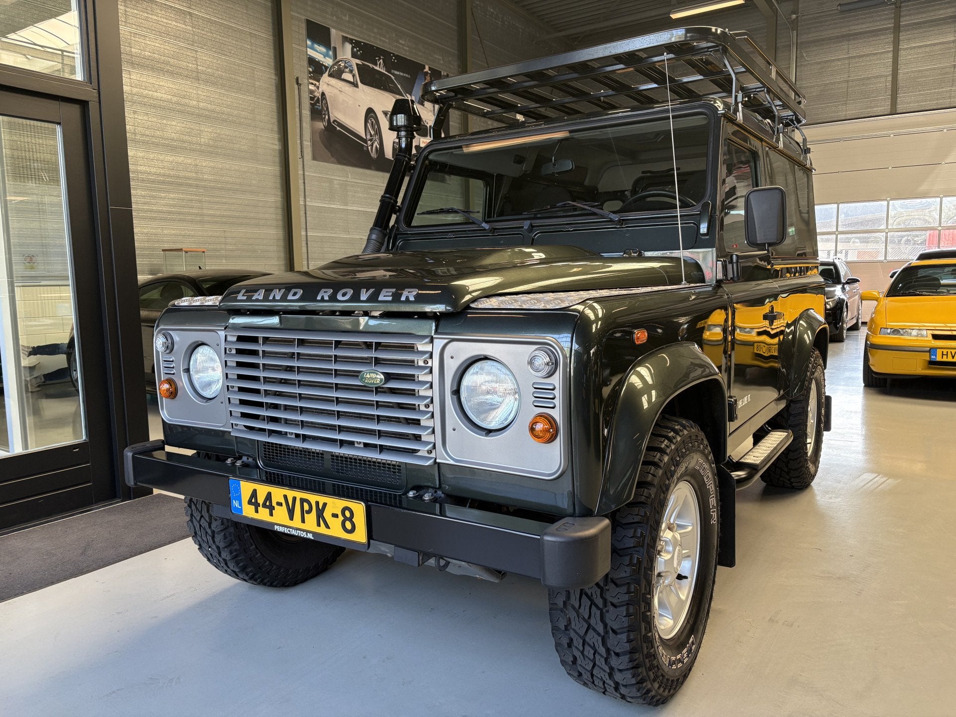 Land Rover Defender 2.4 TD HT 90SE Trekhaak, Grijs kenteken, Stof, Zwart, 4 cilinders, Metallic lak
