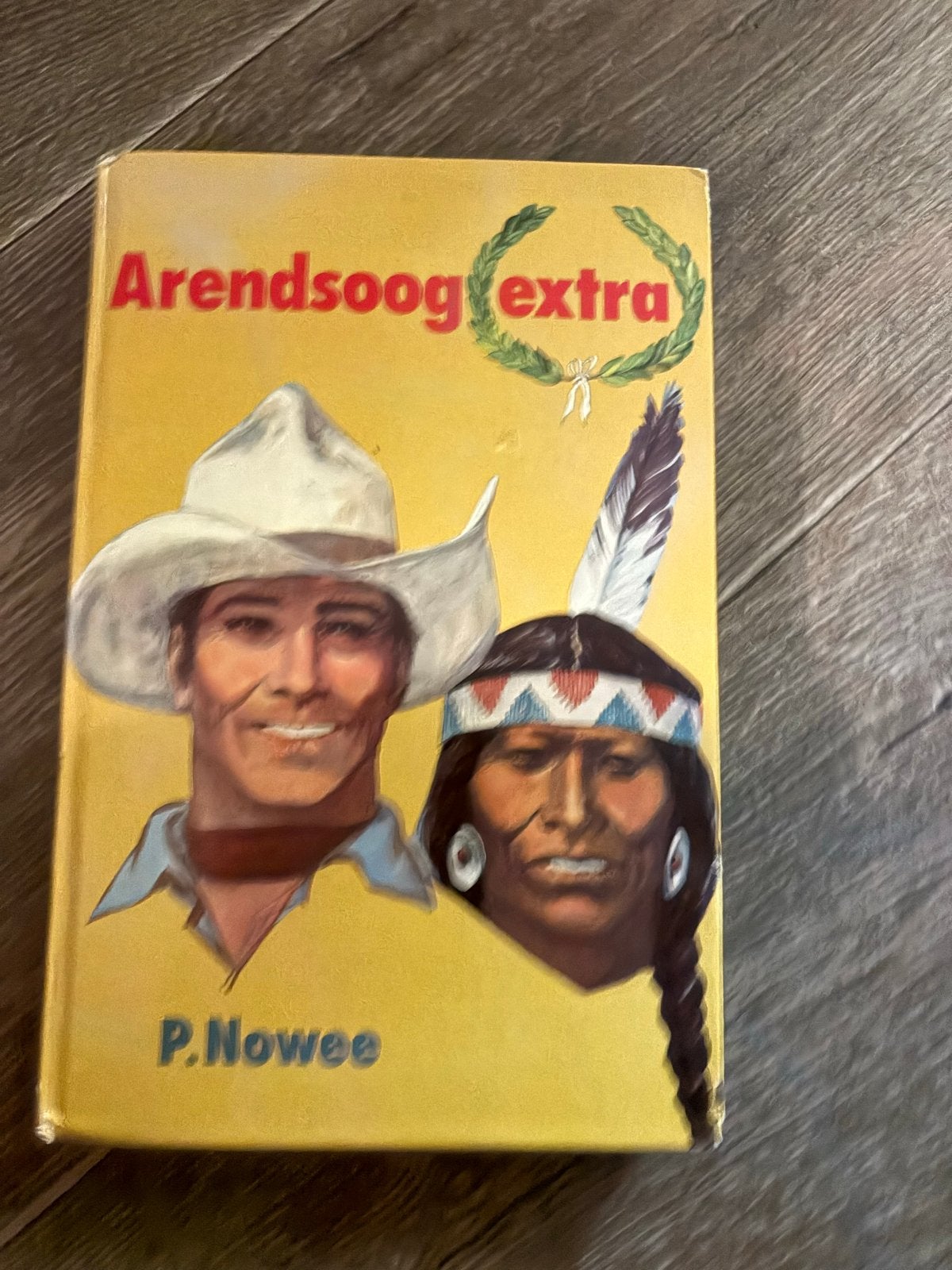 Arendsoog Extra - P. Nowee (Vintage Boek), Boeken, Ophalen of Verzenden, Gelezen