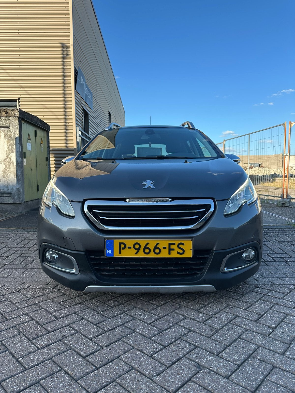 Peugeot 2008 1.6 E-hdi 68KW/92PK 2014 Grijs, Auto's, Voorwielaandrijving, 4 cilinders, 1270 kg, 610 kg