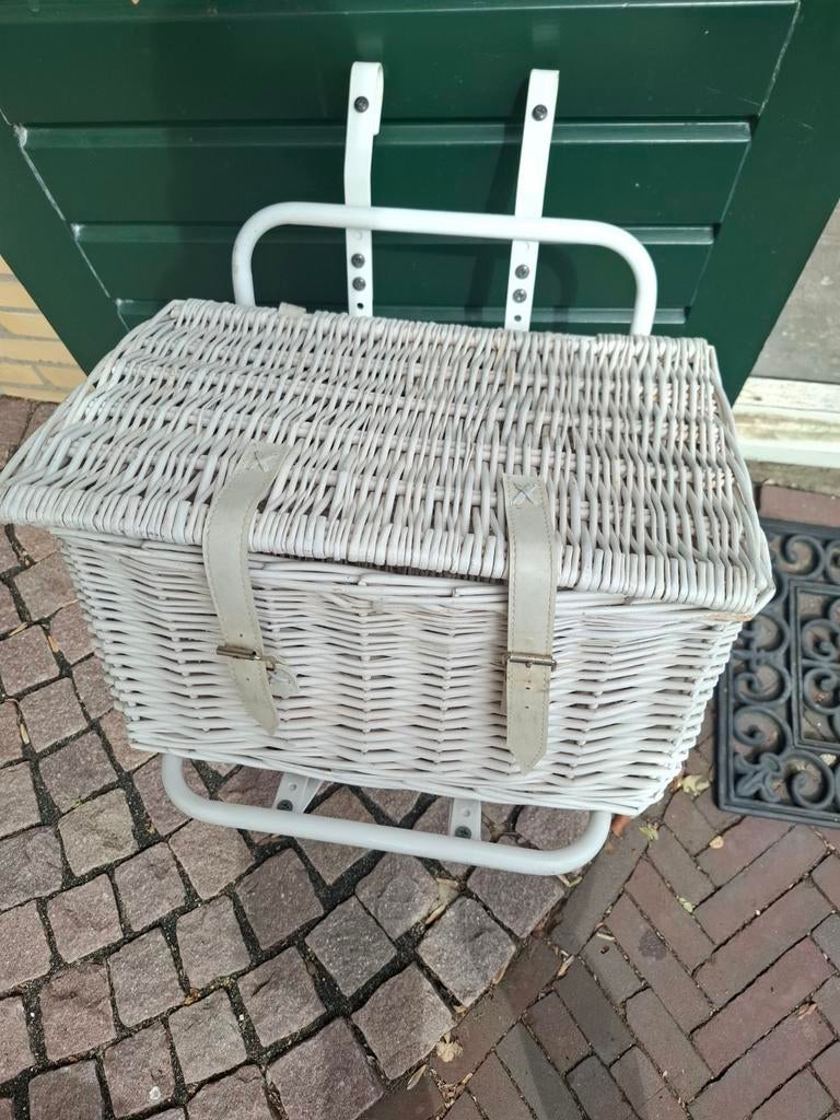 Rieten fietsmand voorop, inclusief drager - Opoe fiets, Fietsen en Brommers, Fietsaccessoires | Fietsmanden, Ophalen, Gebruikt